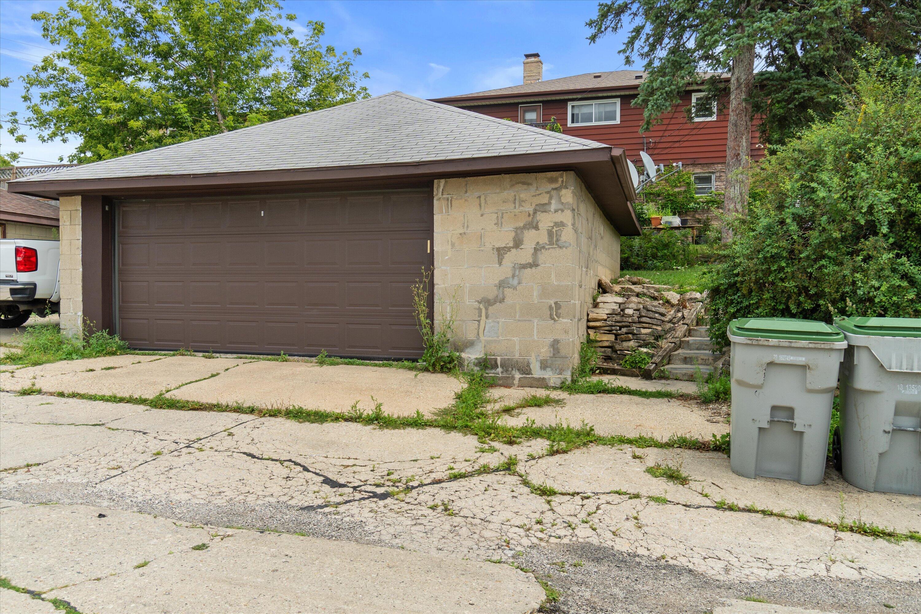4353 N 91st St, 4355