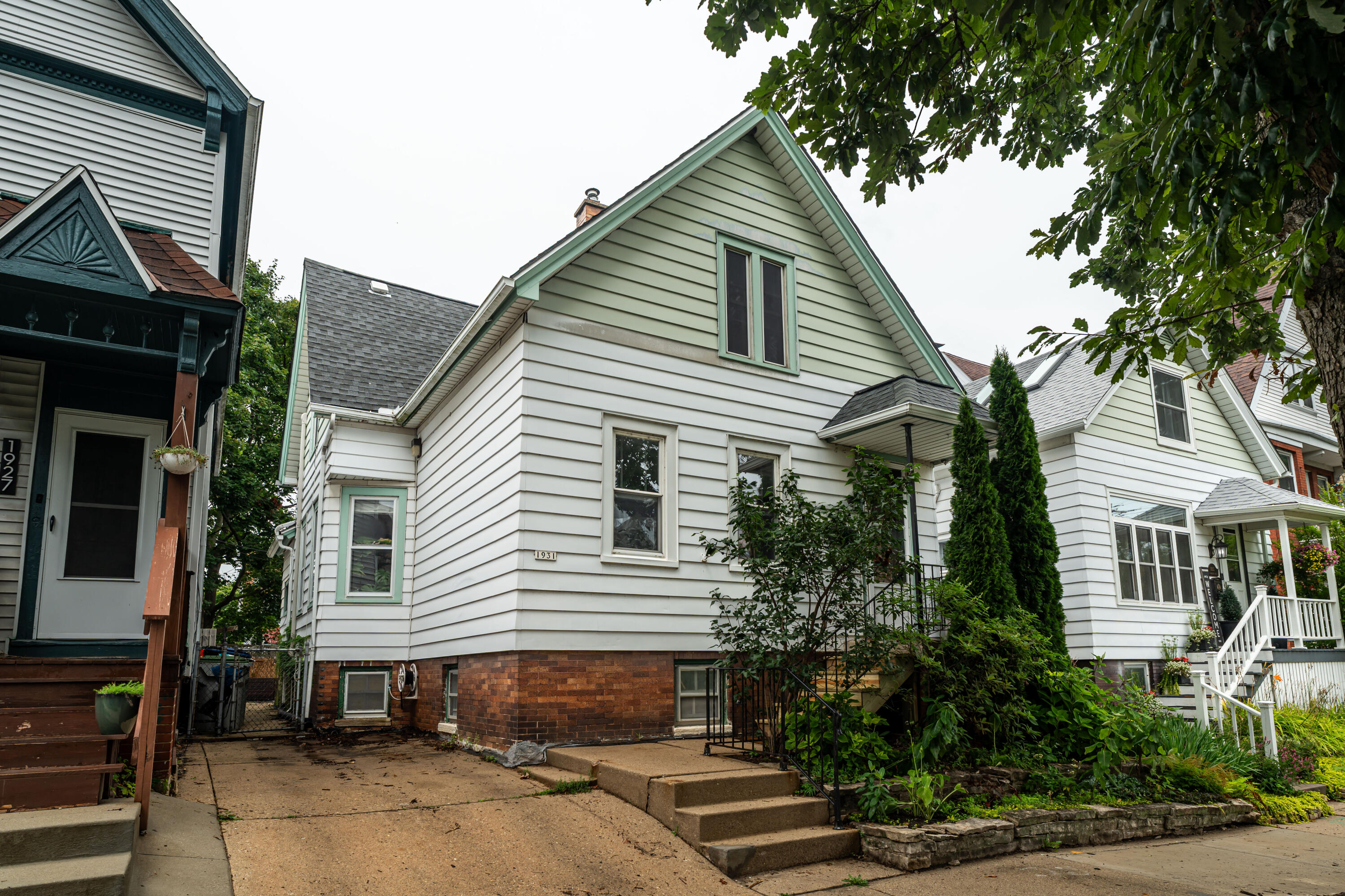 1931 N Bartlett Ave