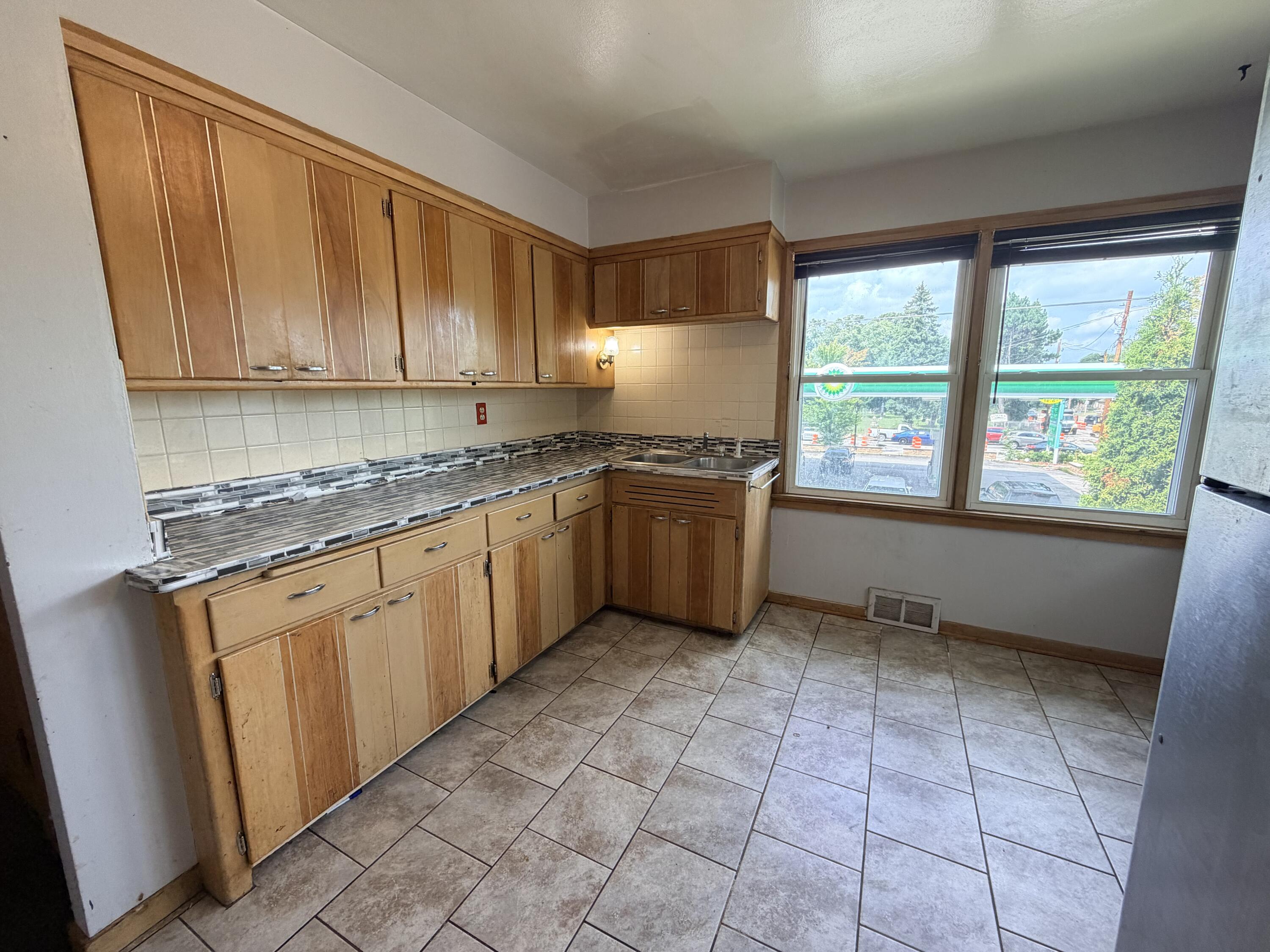 3055 N 60th St, 3059