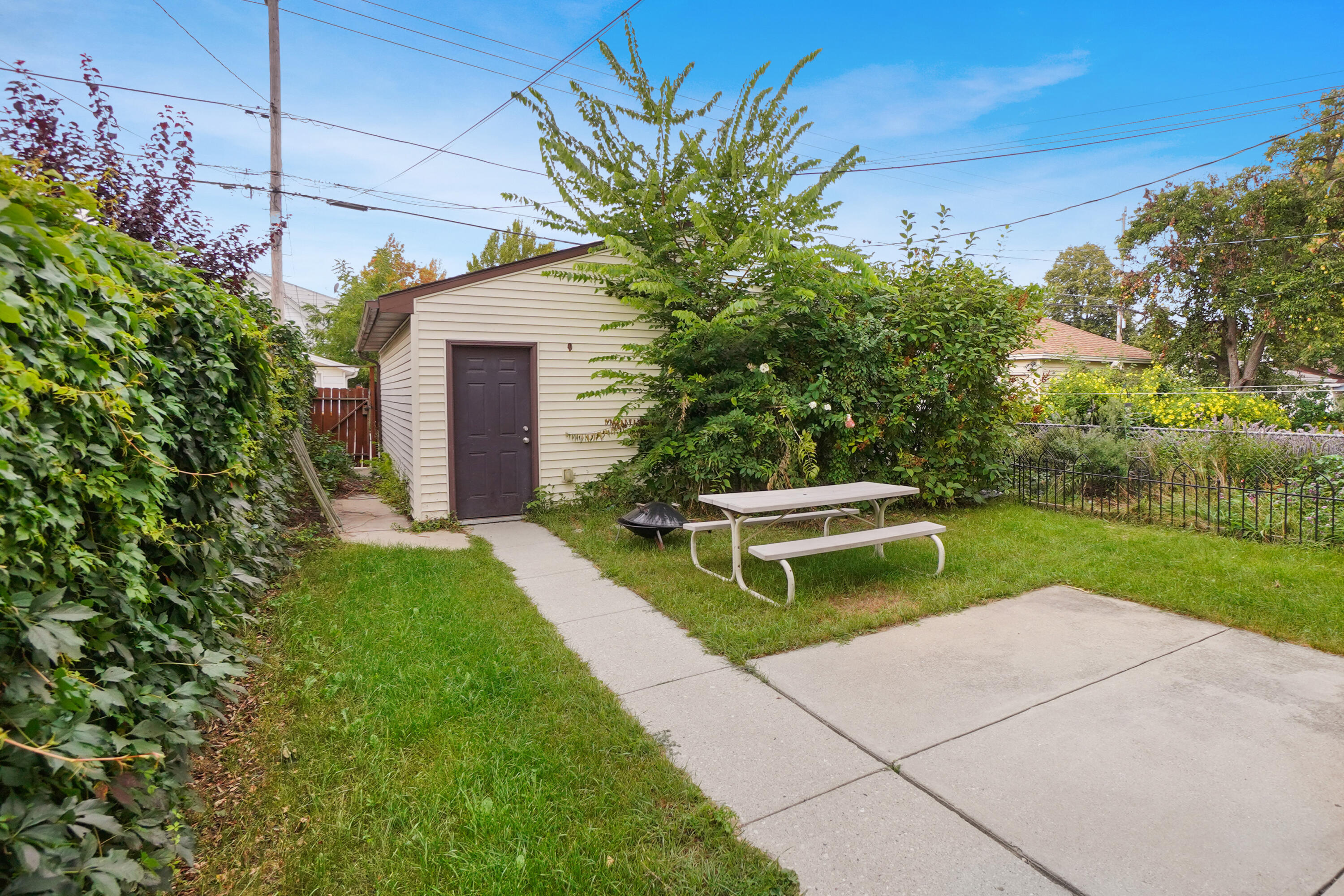 1205 S 74th St, 1207