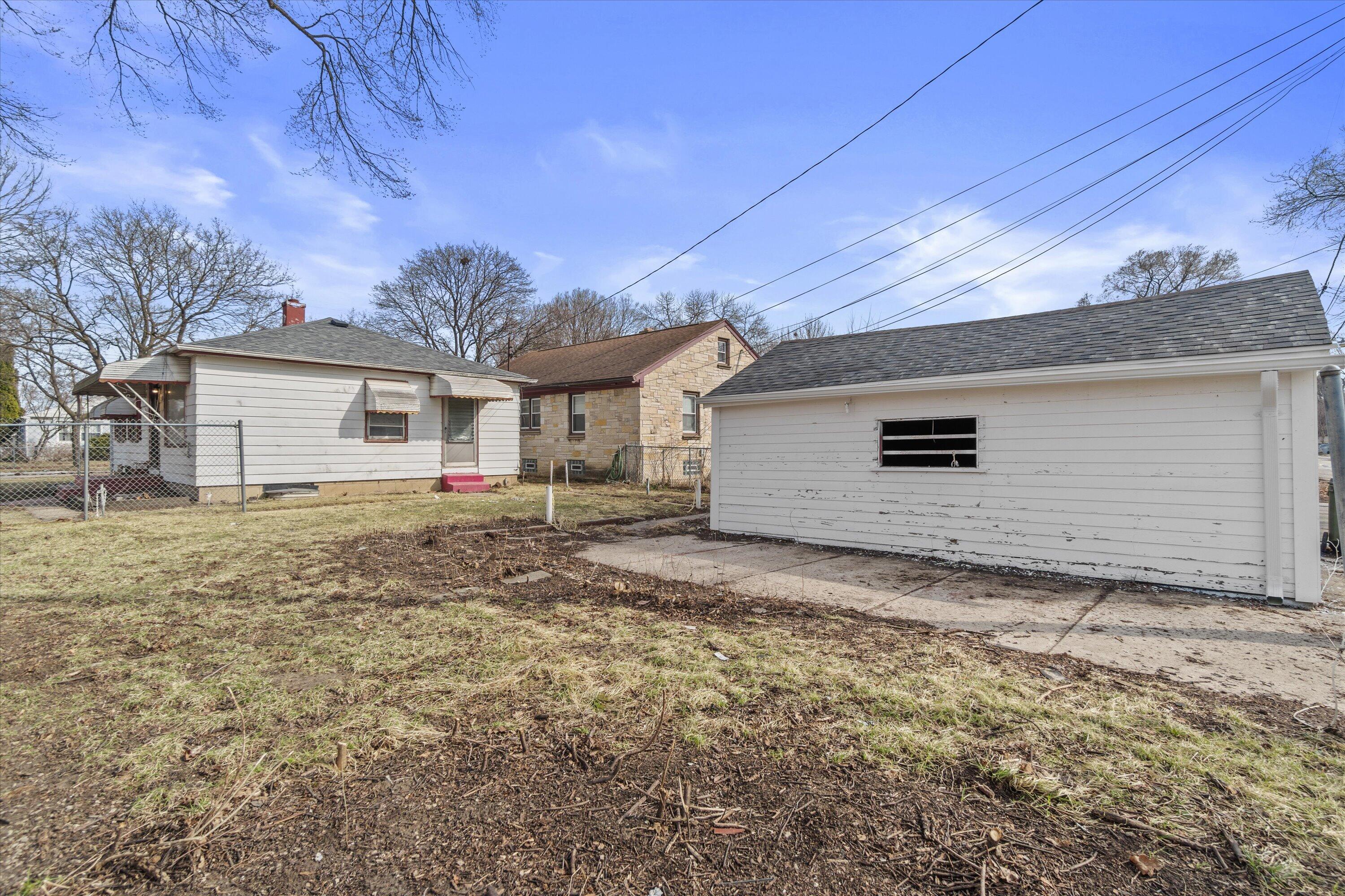 2101 W Fairmount Ave