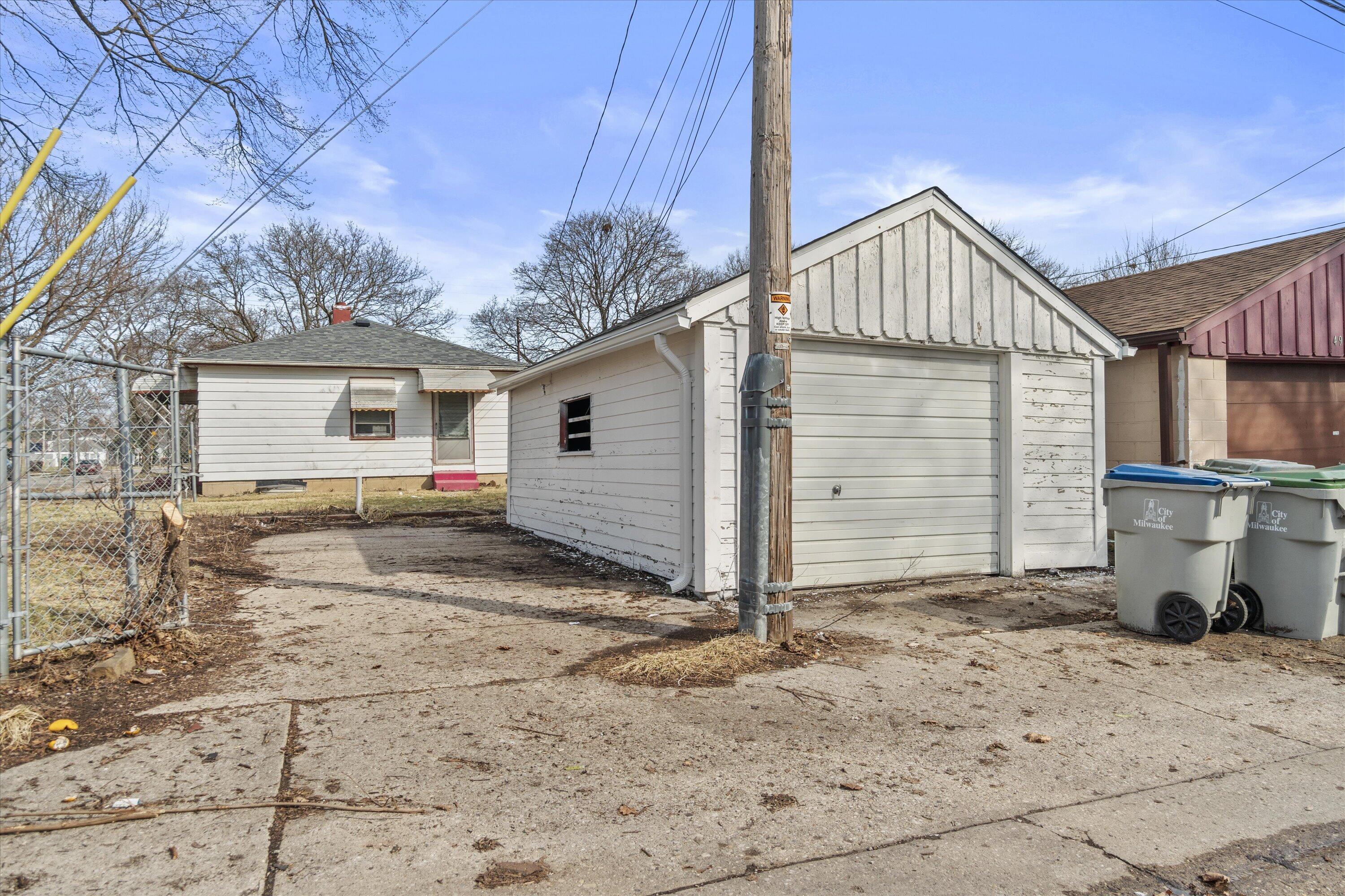 2101 W Fairmount Ave