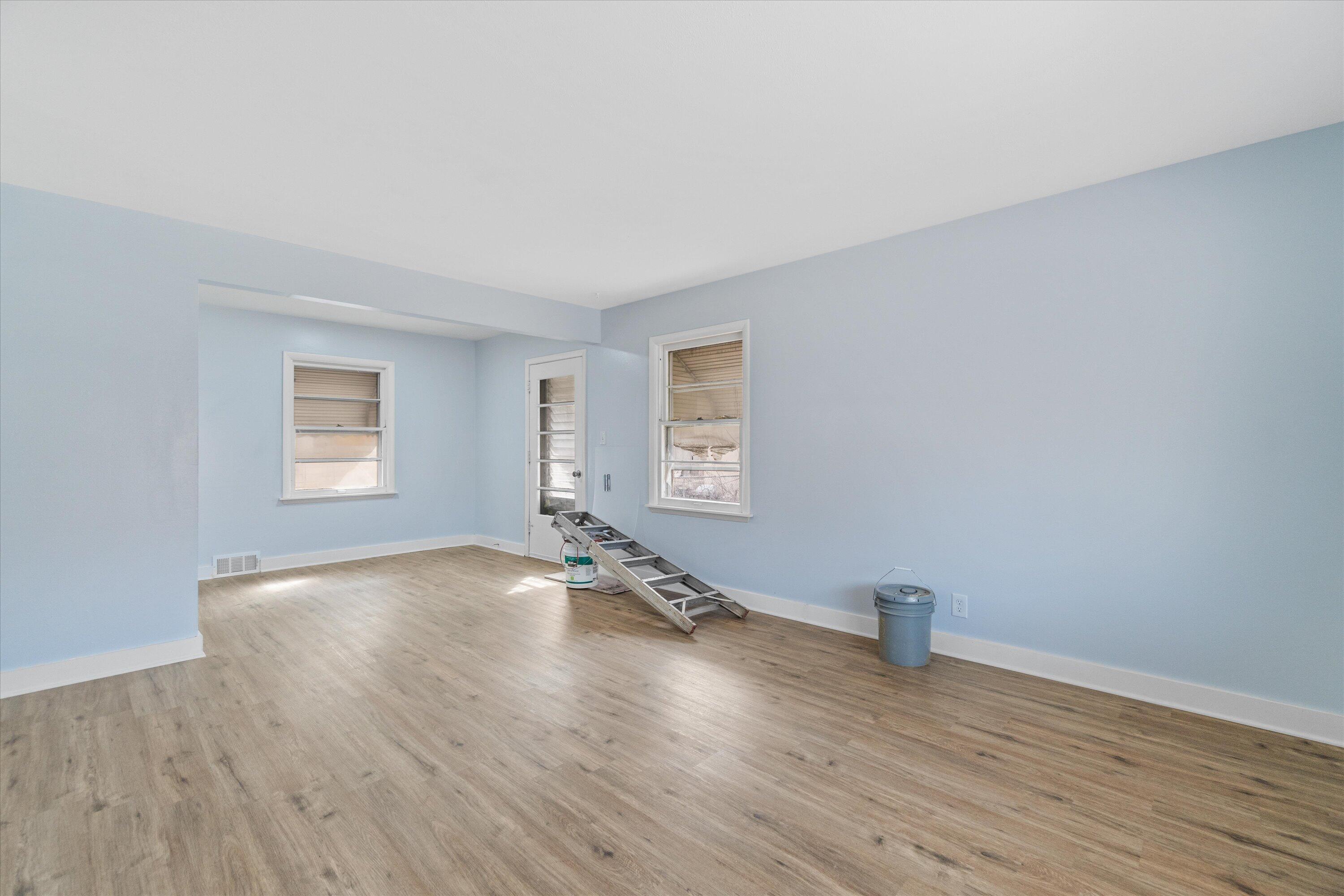 2101 W Fairmount Ave