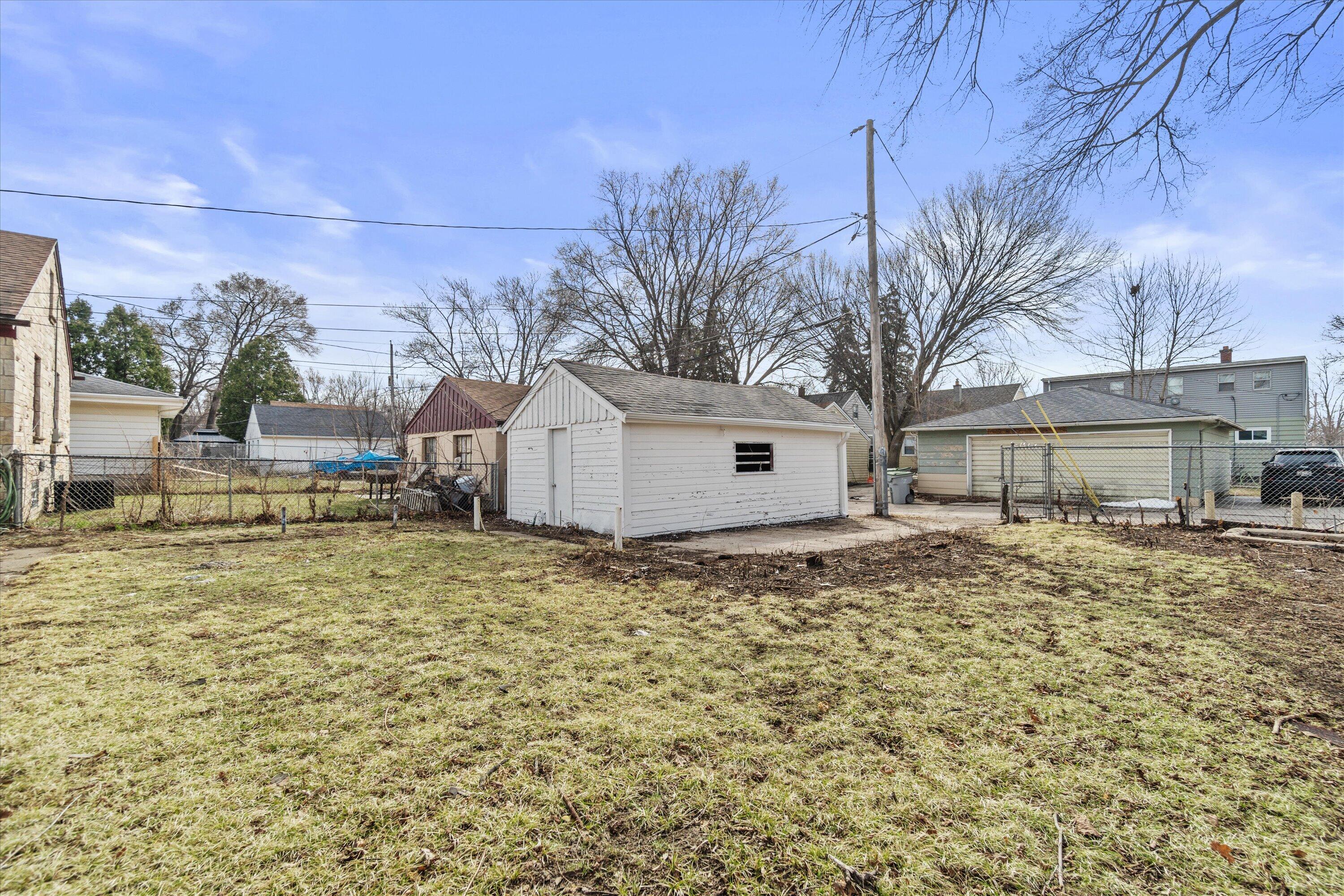 2101 W Fairmount Ave