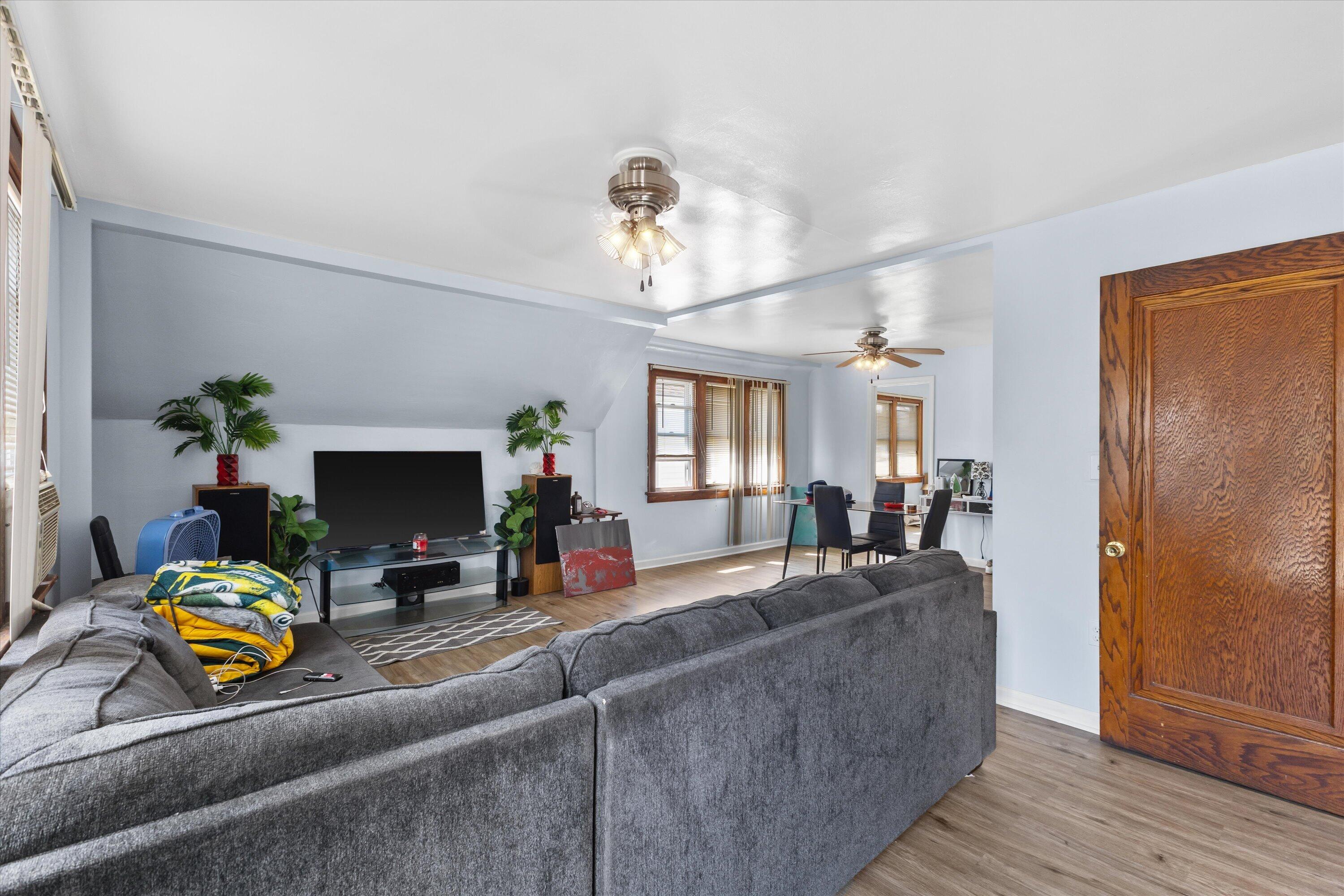 4225 N 26th St, 4227