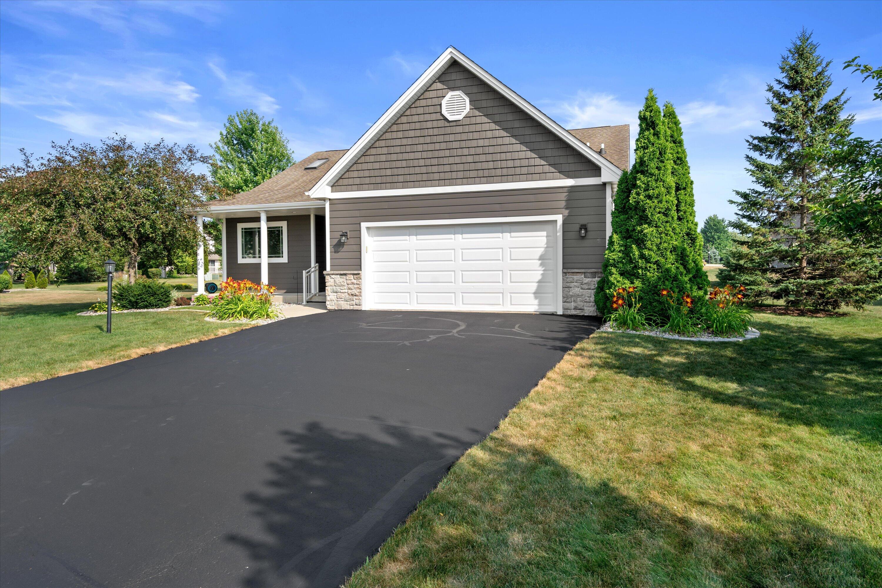 6413 Merganser Dr