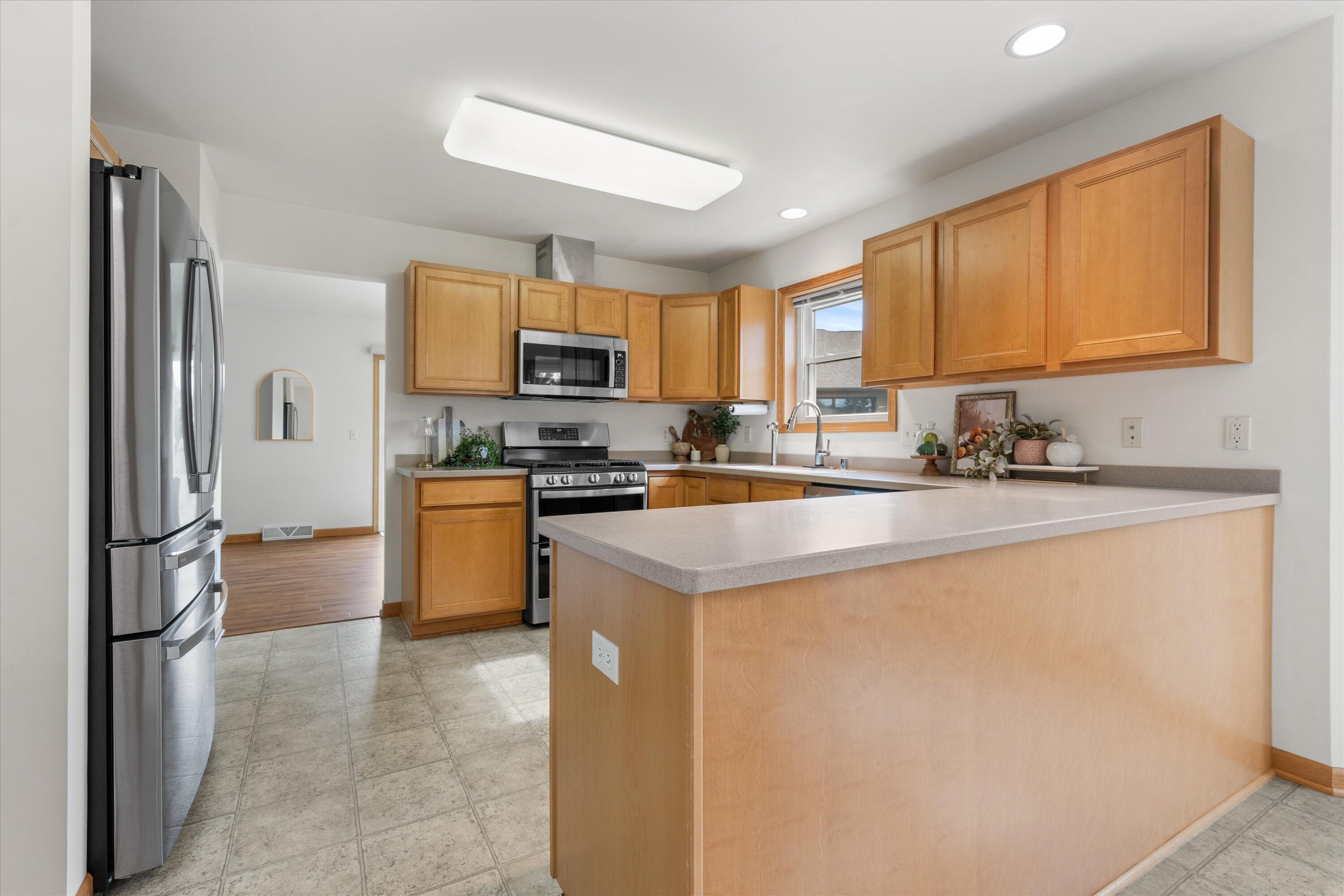 6413 Merganser Dr