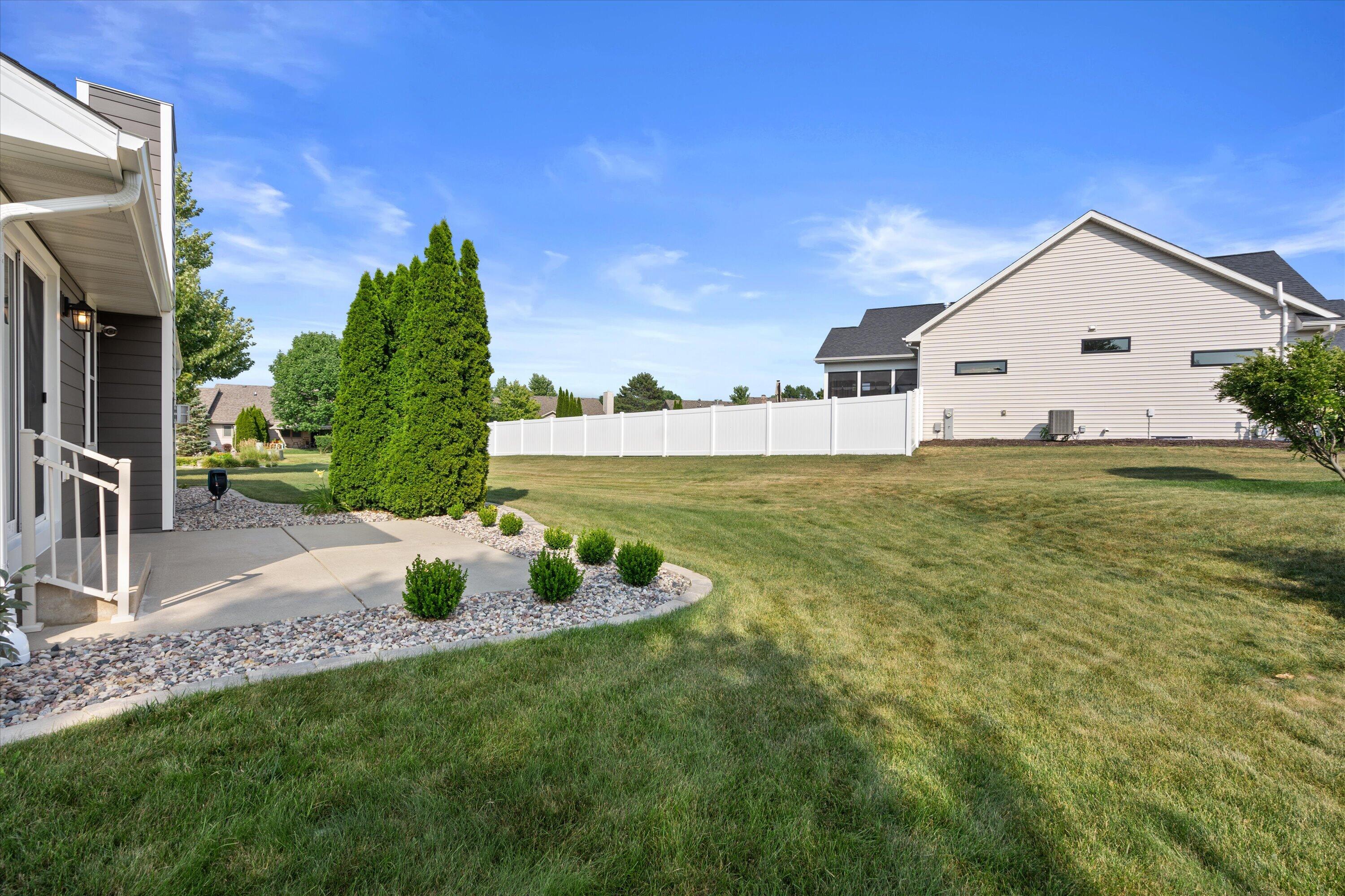 6413 Merganser Dr