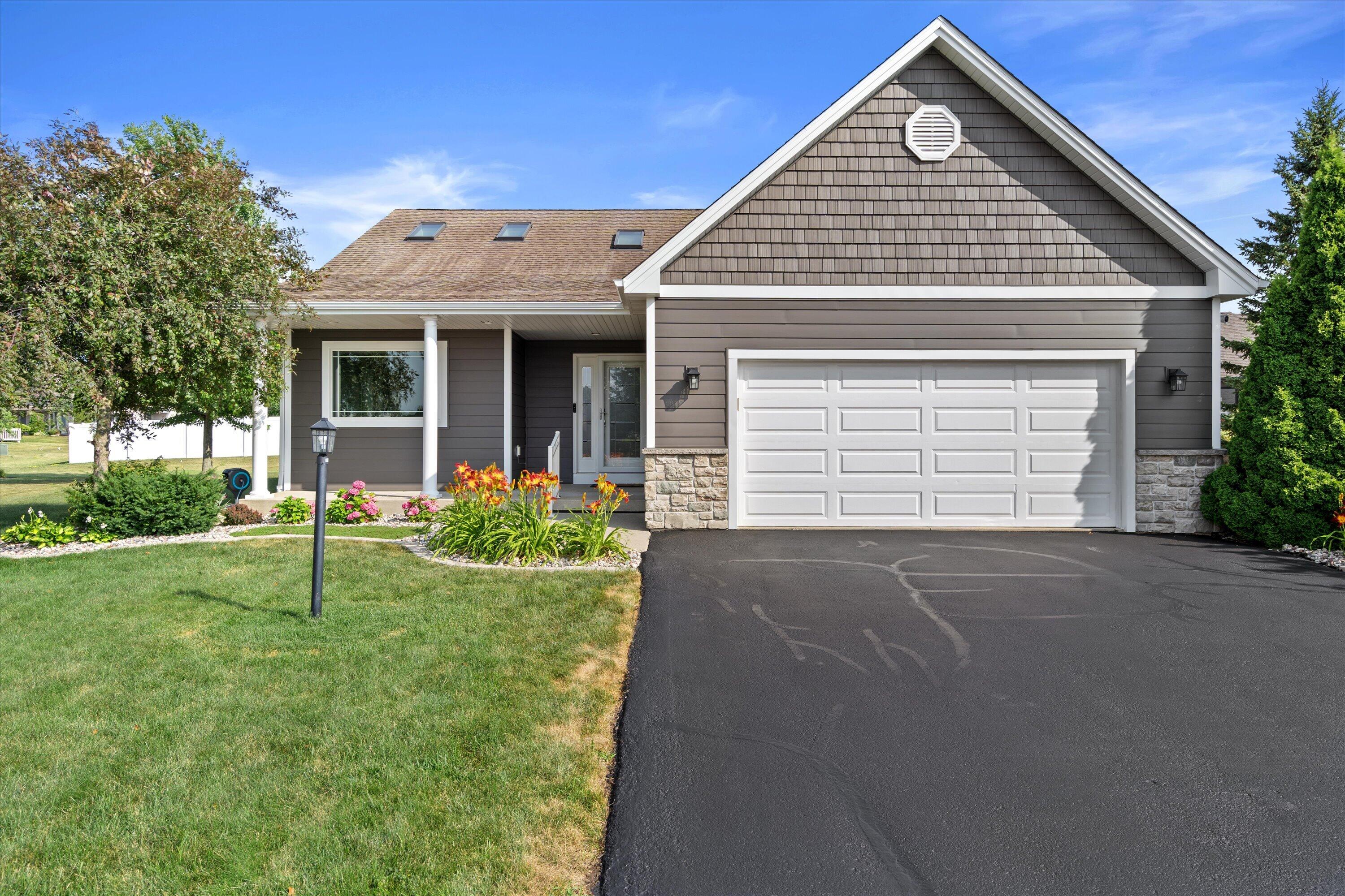 6413 Merganser Dr
