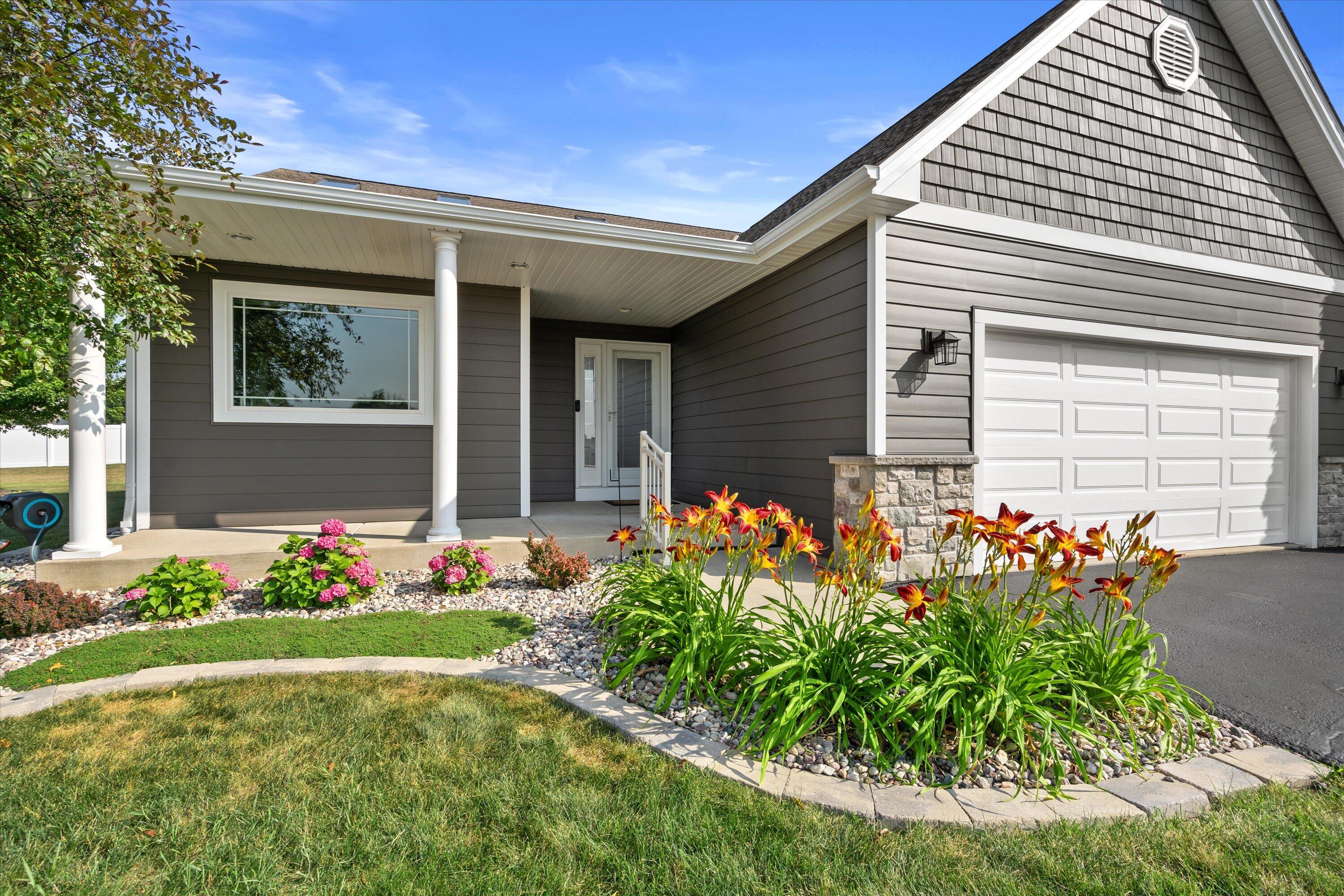 6413 Merganser Dr