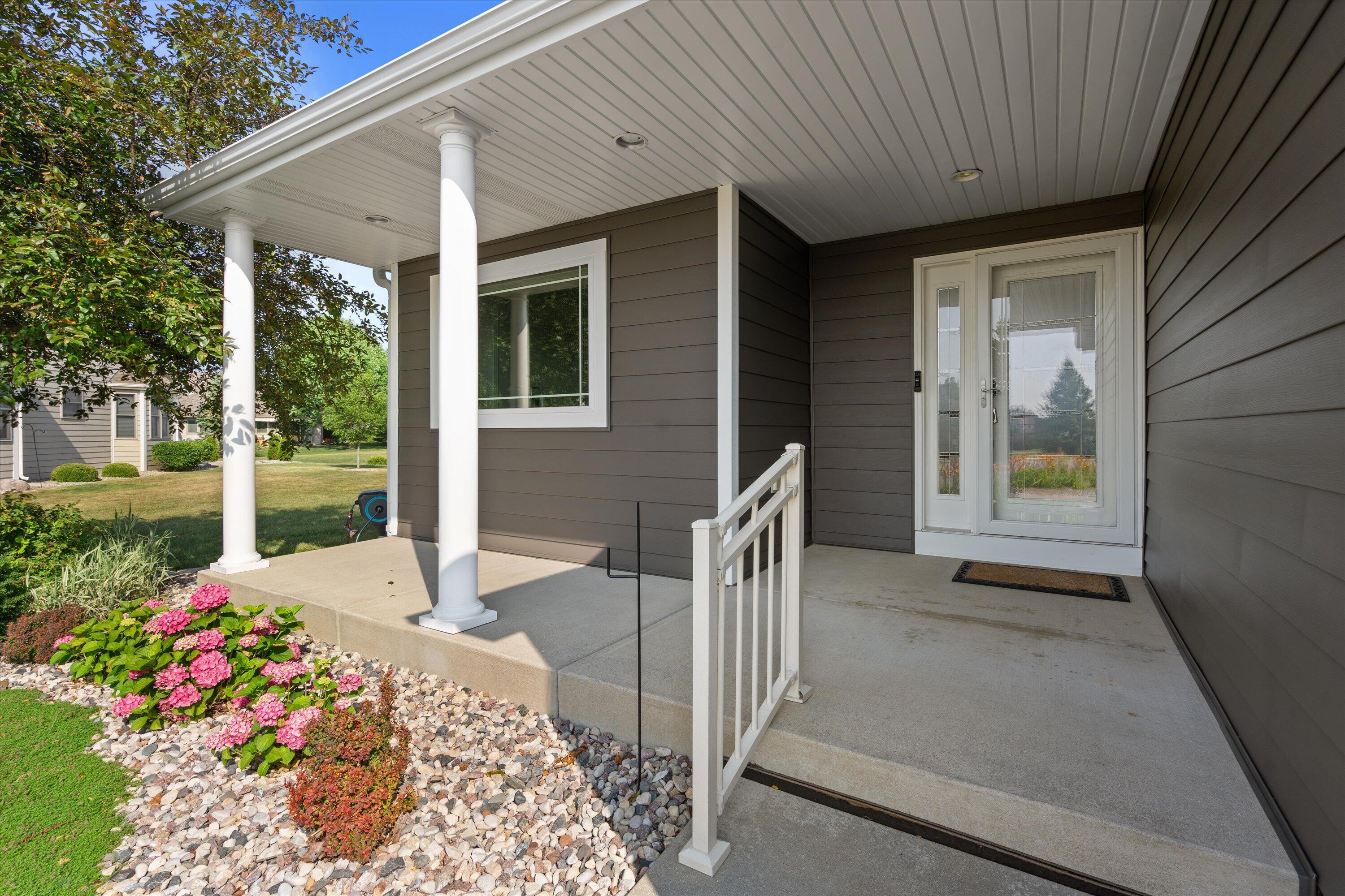 6413 Merganser Dr