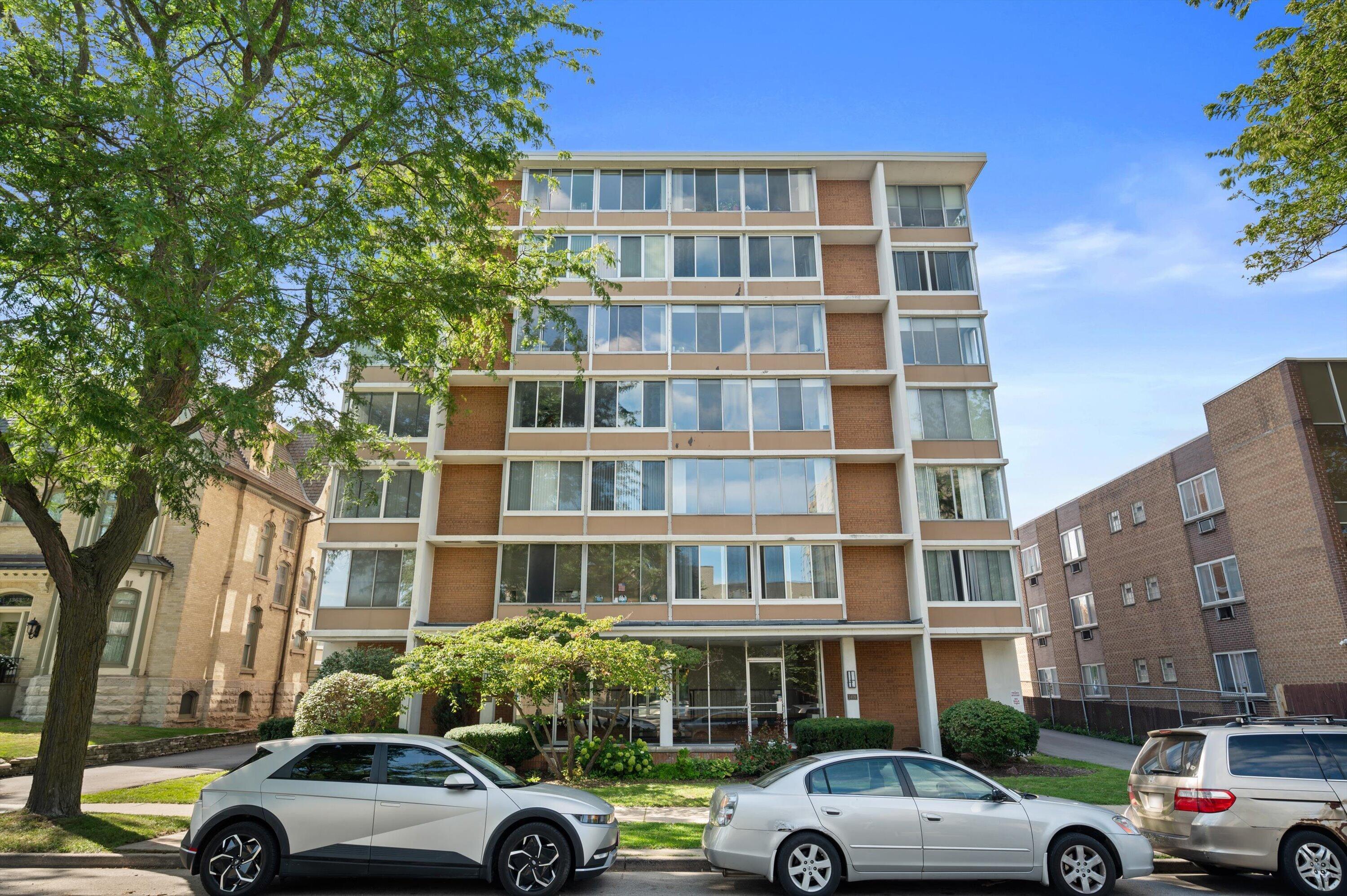 1409 N Prospect Ave, 302