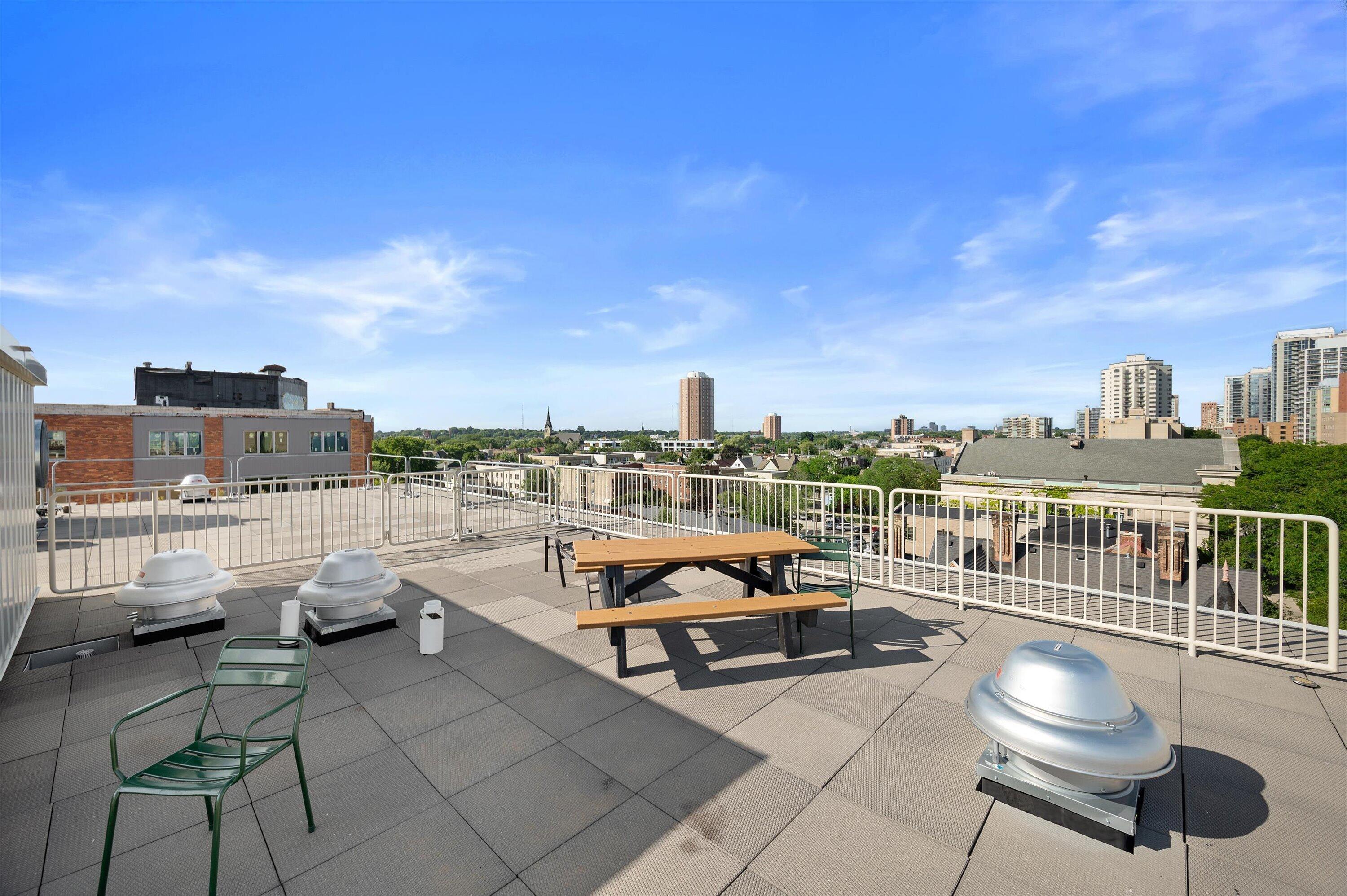 1409 N Prospect Ave, 302