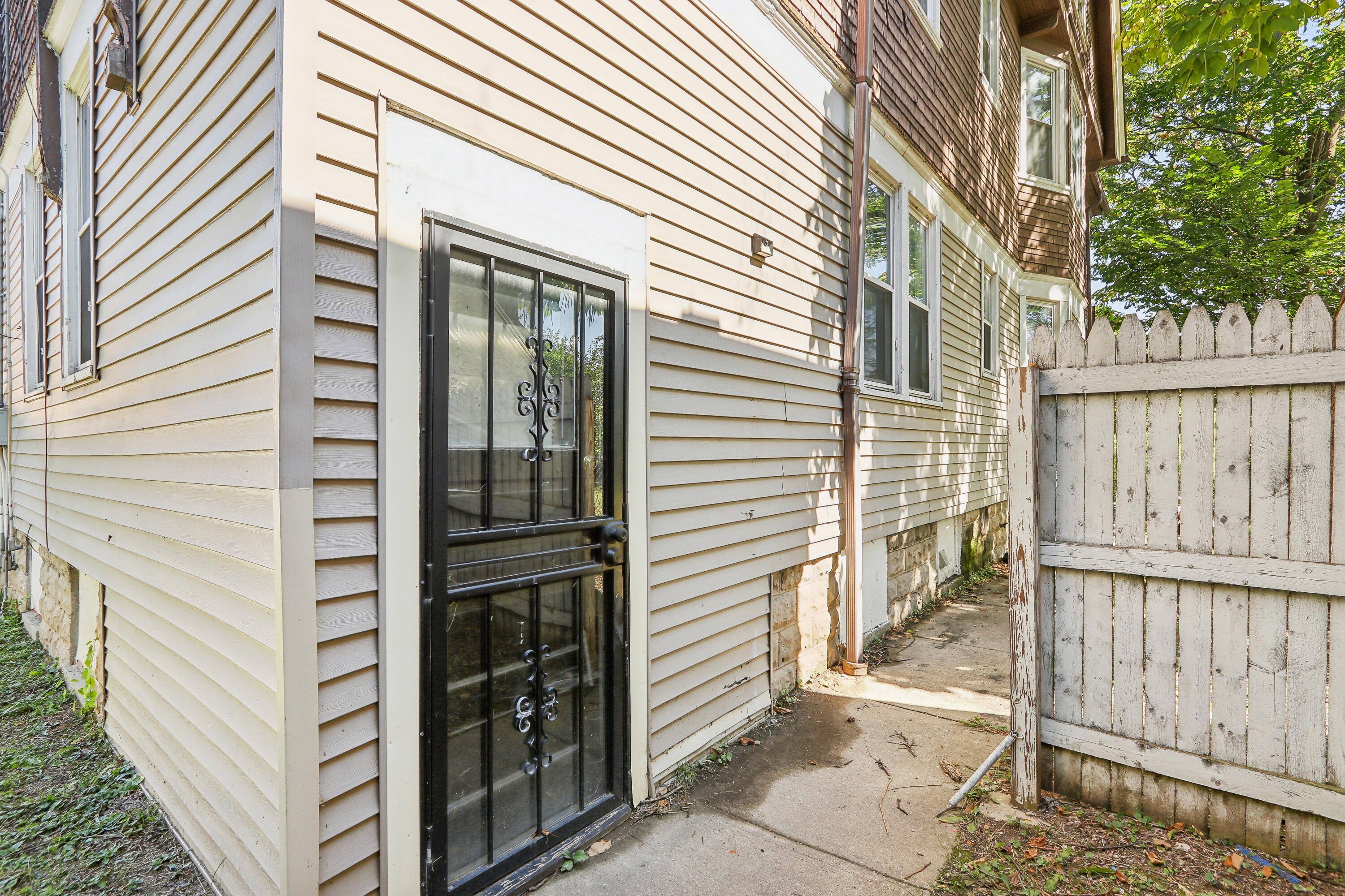 2027 N 47th St, 2029