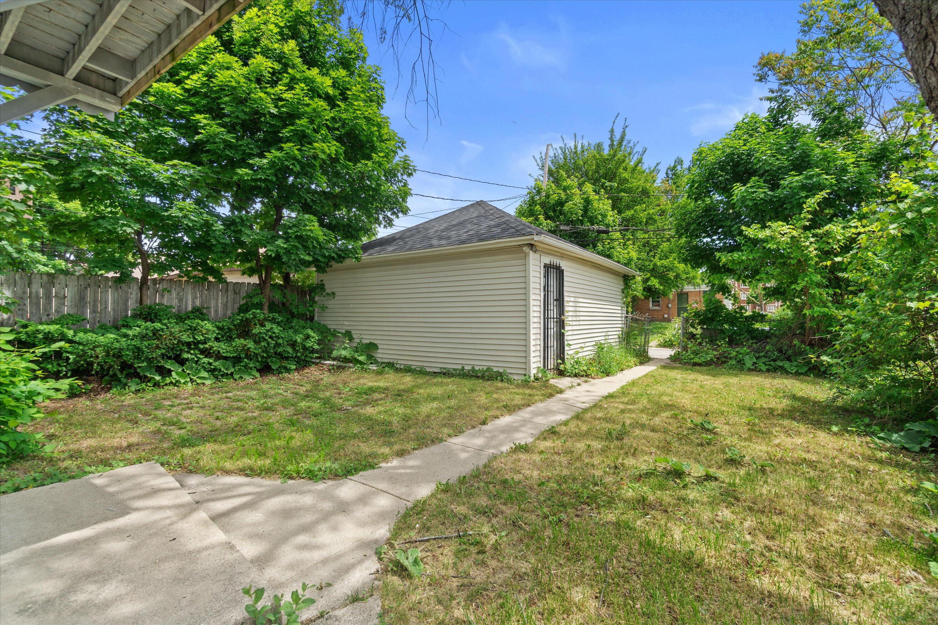 4460 N 30th St, 4462