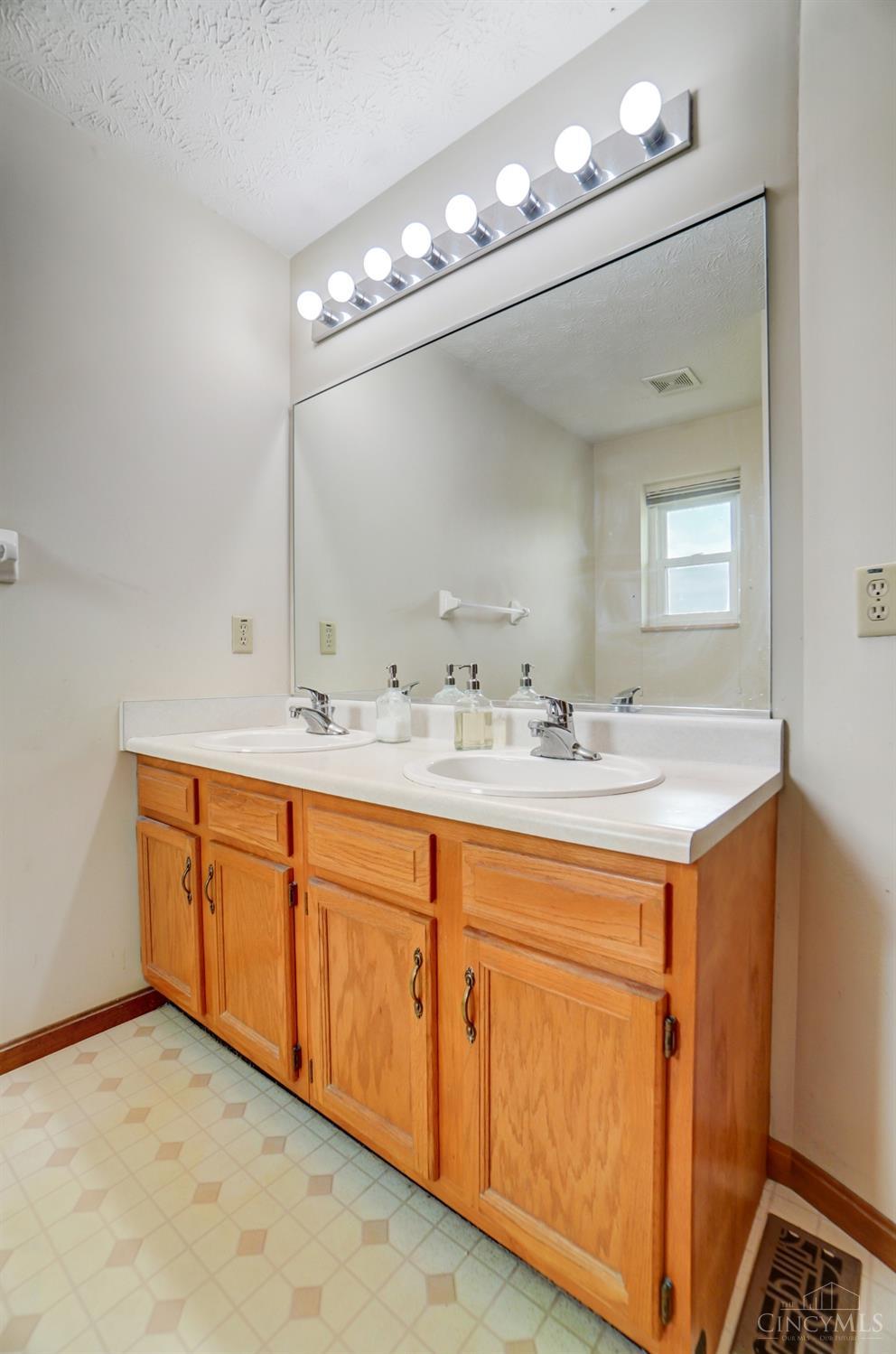 5698 Indian Hill Court