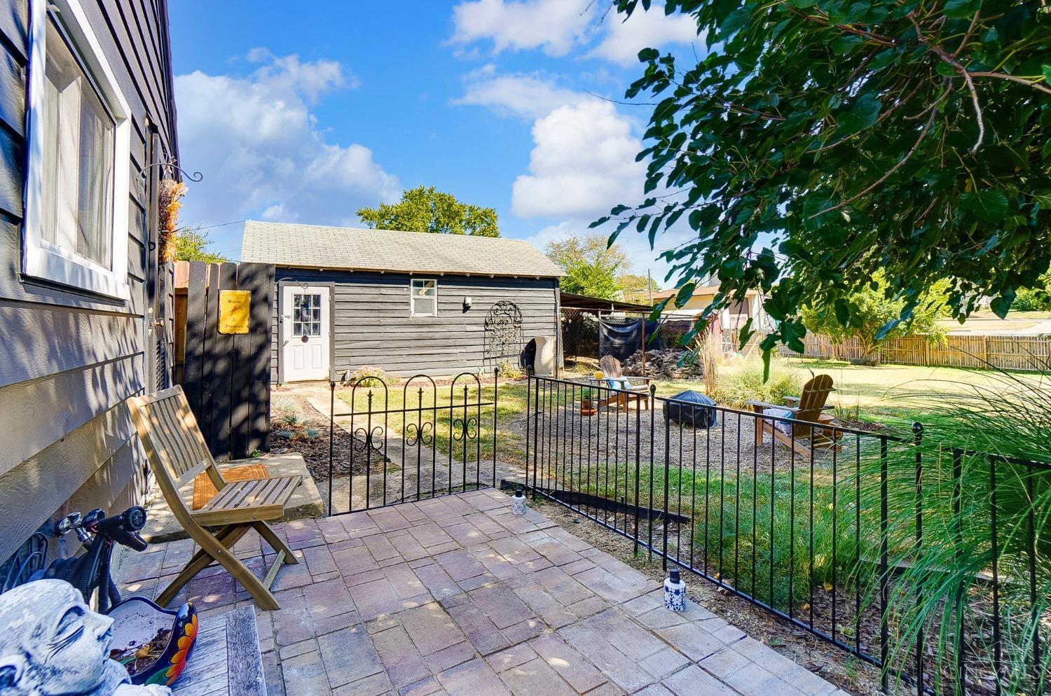 11 Gideon Road