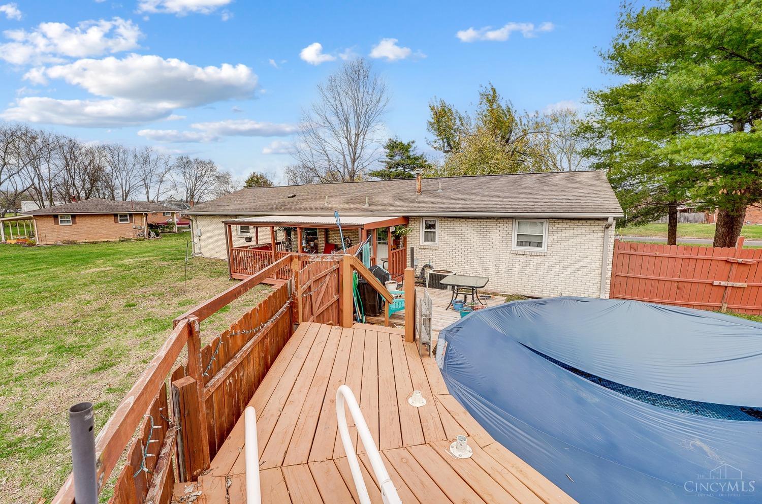 647 W Crescent Lane