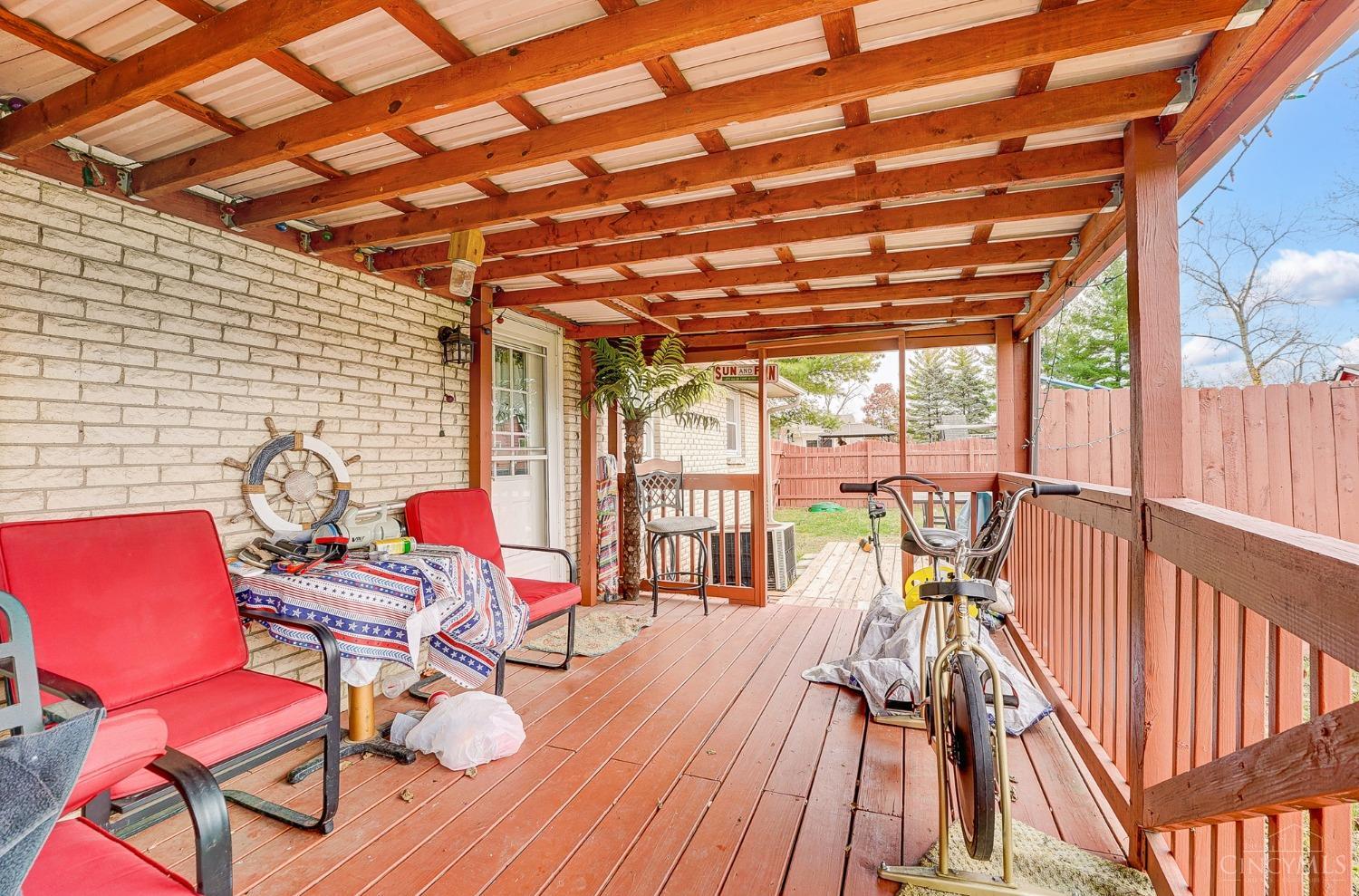 647 W Crescent Lane