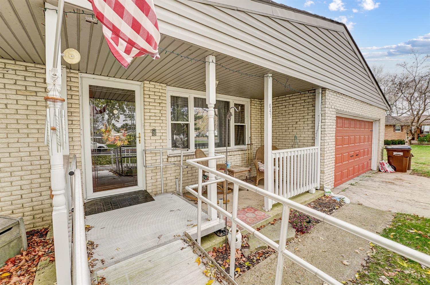 647 W Crescent Lane