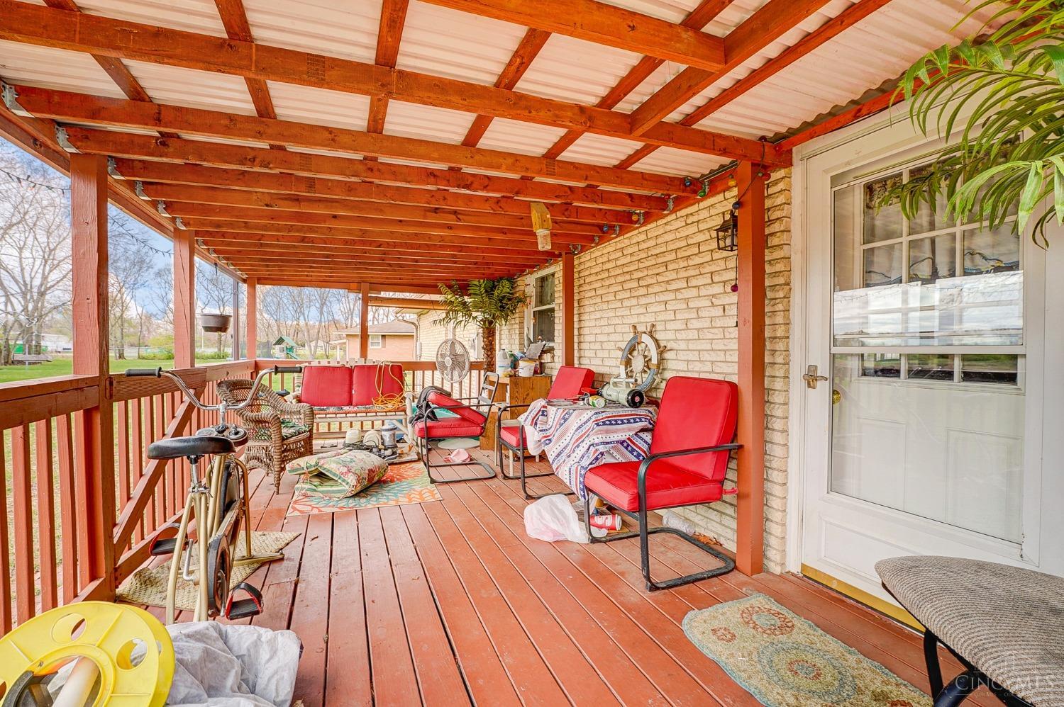 647 W Crescent Lane