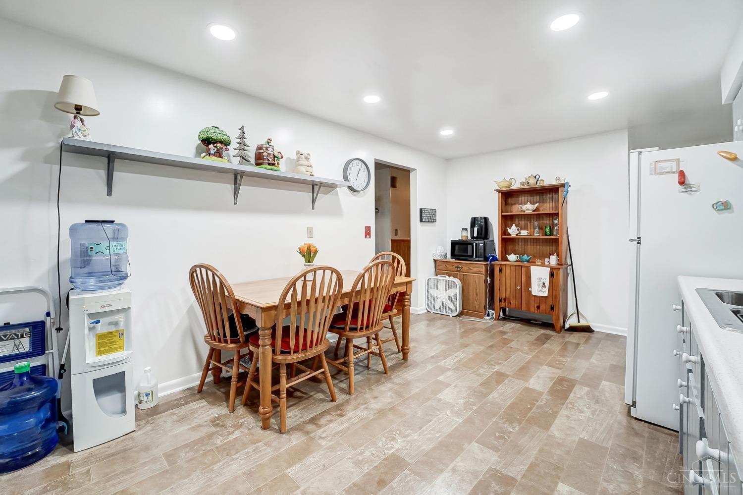 647 W Crescent Lane