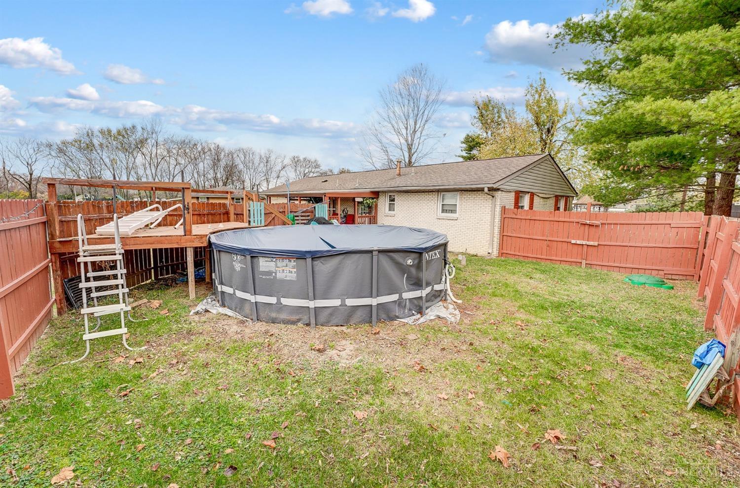 647 W Crescent Lane