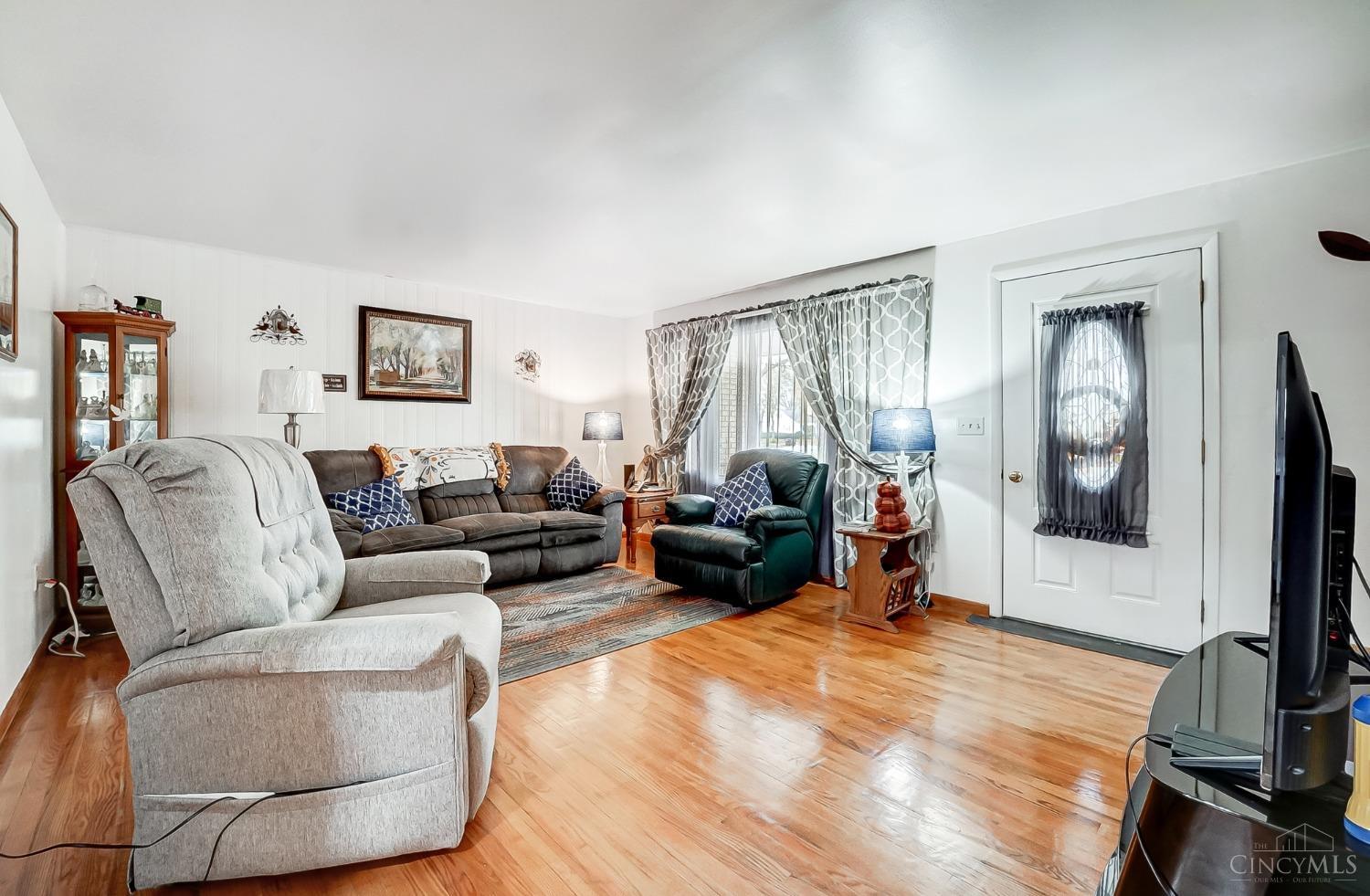 647 W Crescent Lane