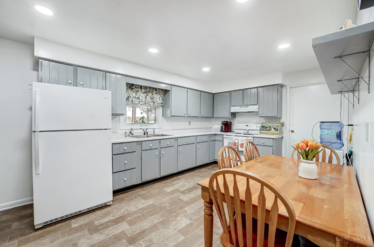 647 W Crescent Lane
