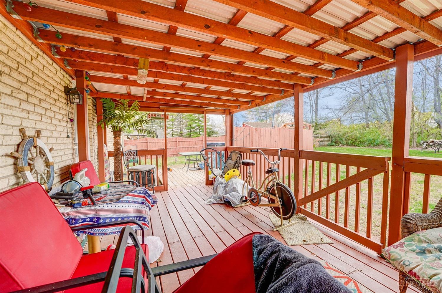 647 W Crescent Lane