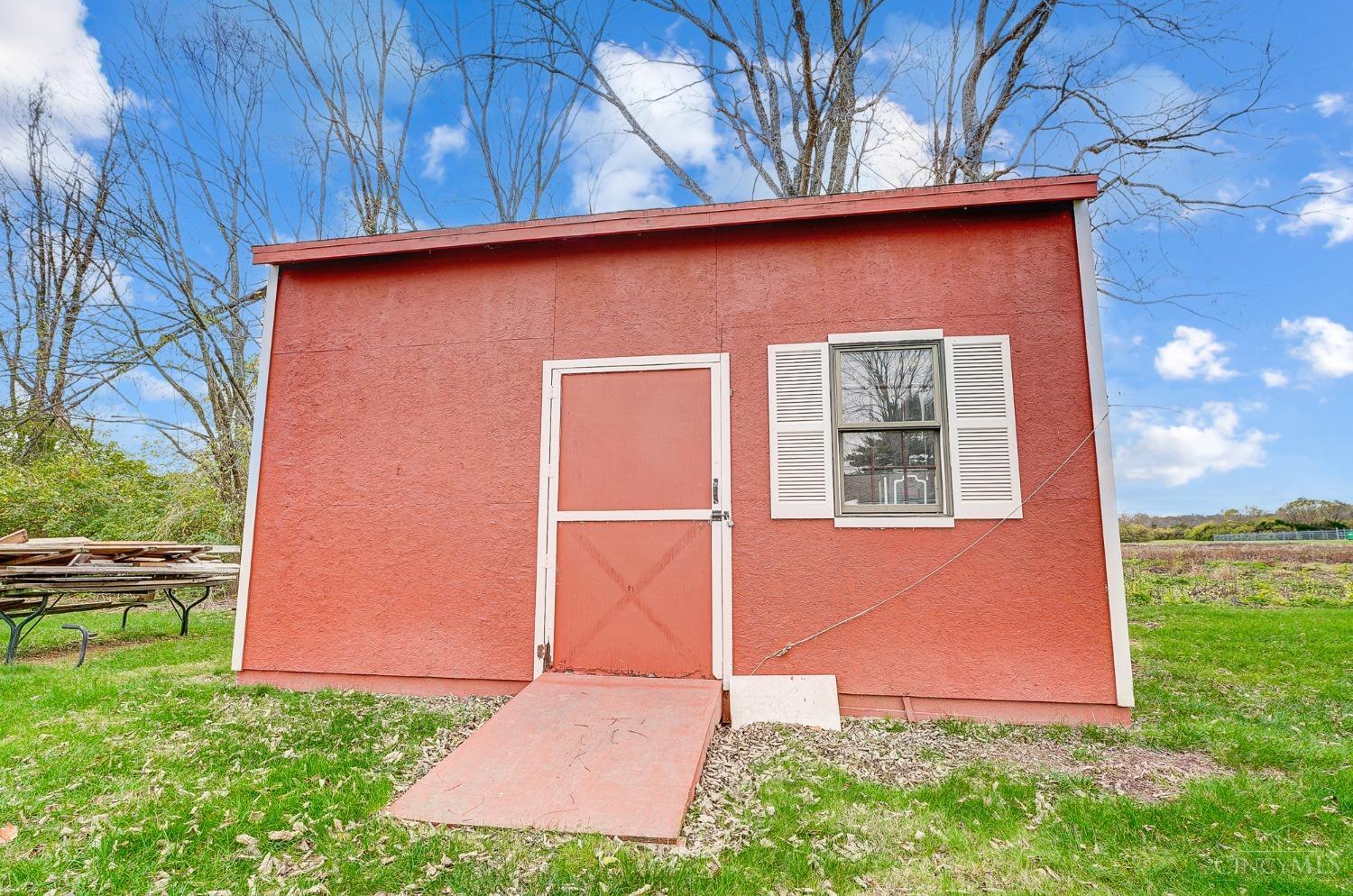 647 W Crescent Lane