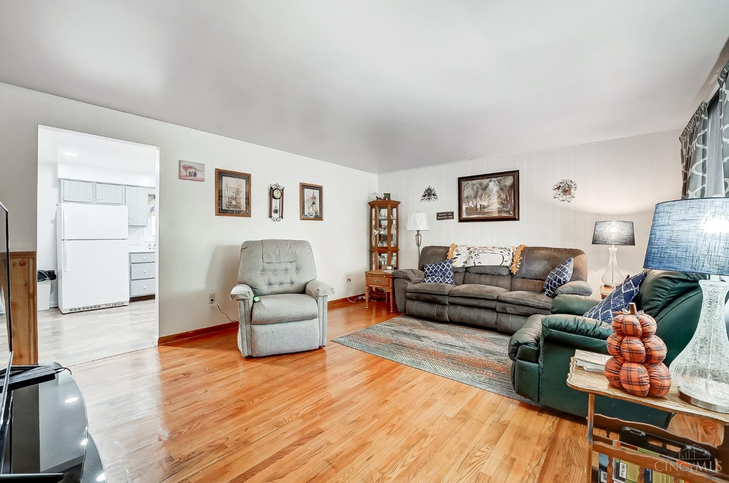 647 W Crescent Lane