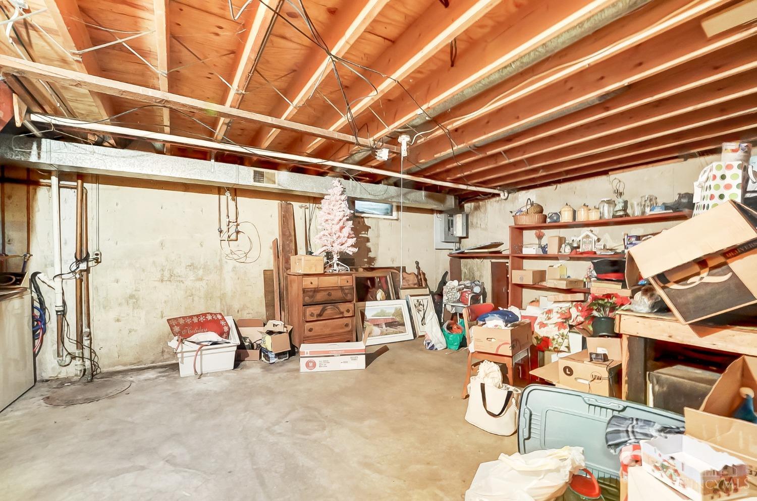 647 W Crescent Lane