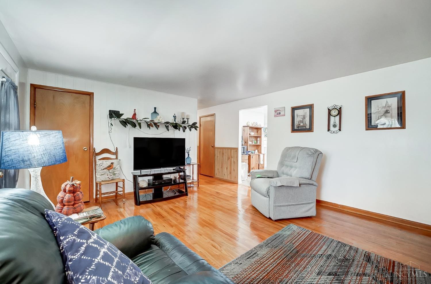 647 W Crescent Lane