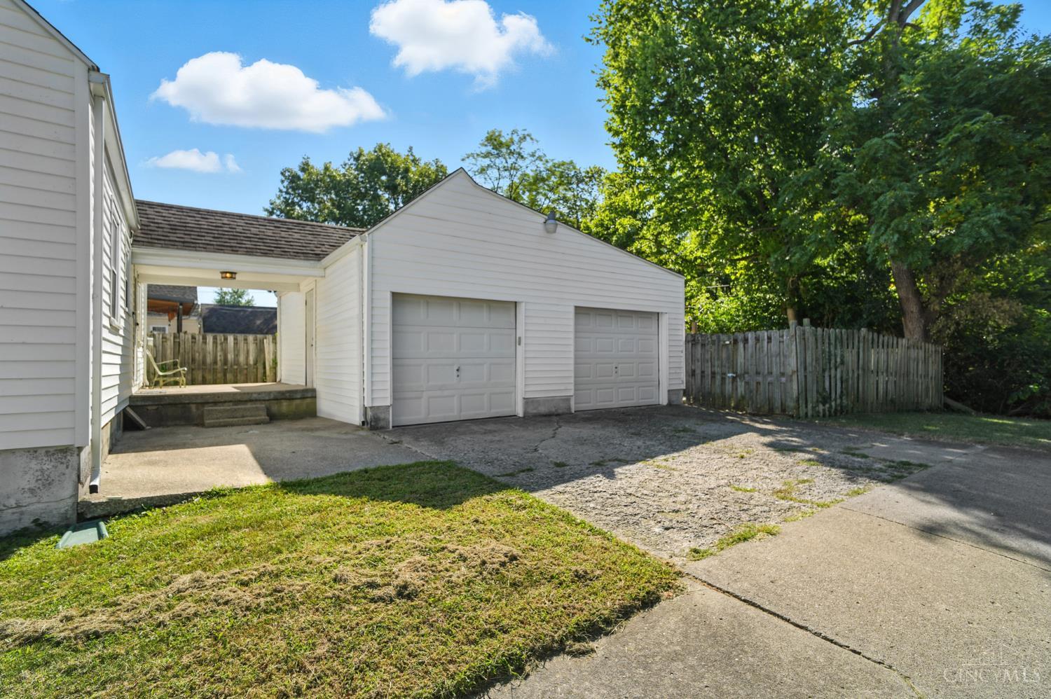 1102 E Lindsey Avenue