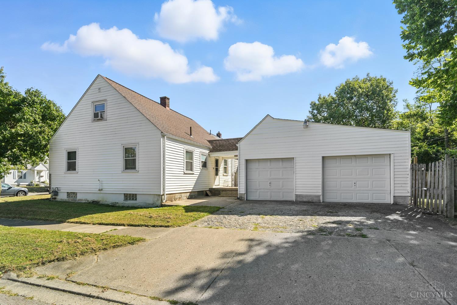 1102 E Lindsey Avenue