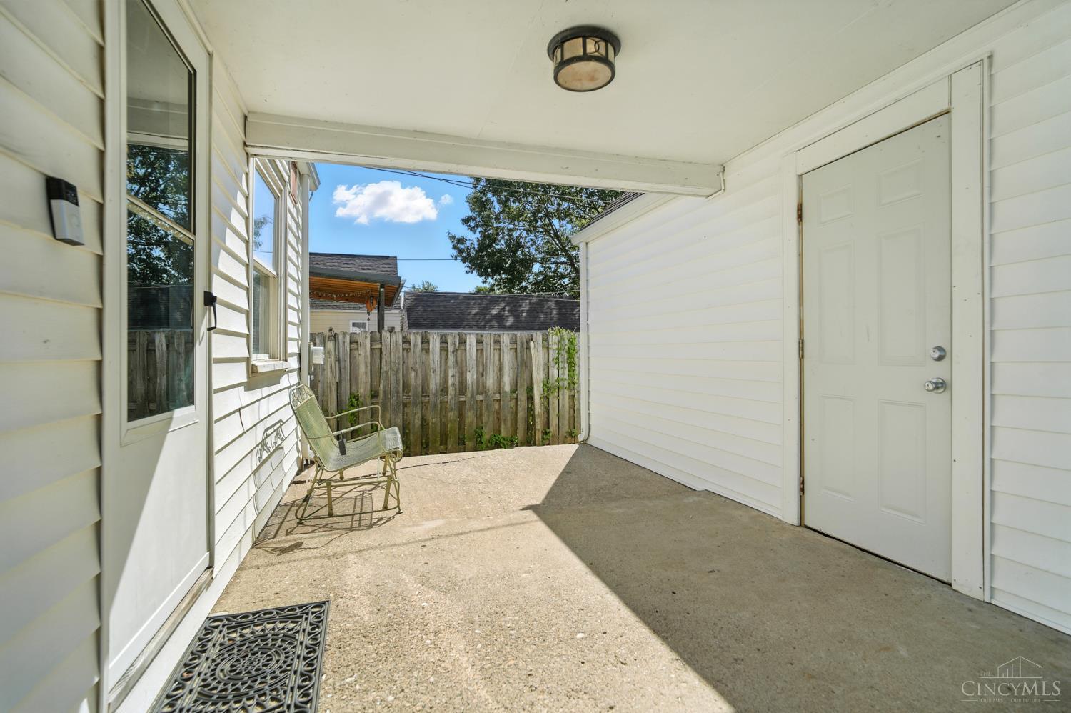 1102 E Lindsey Avenue