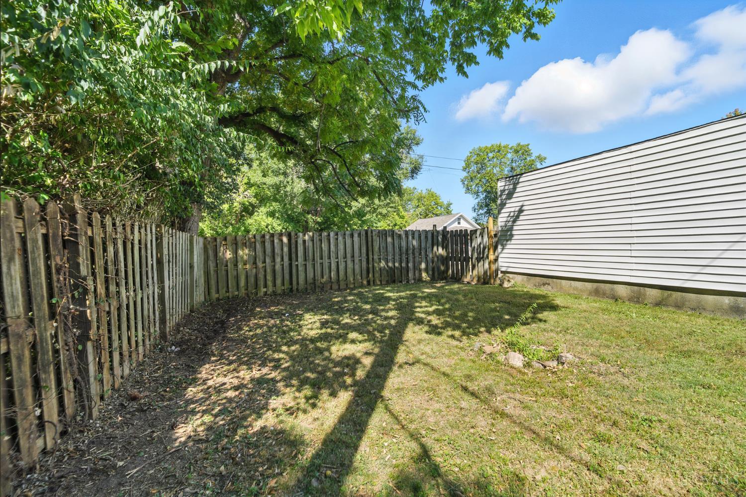 1102 E Lindsey Avenue