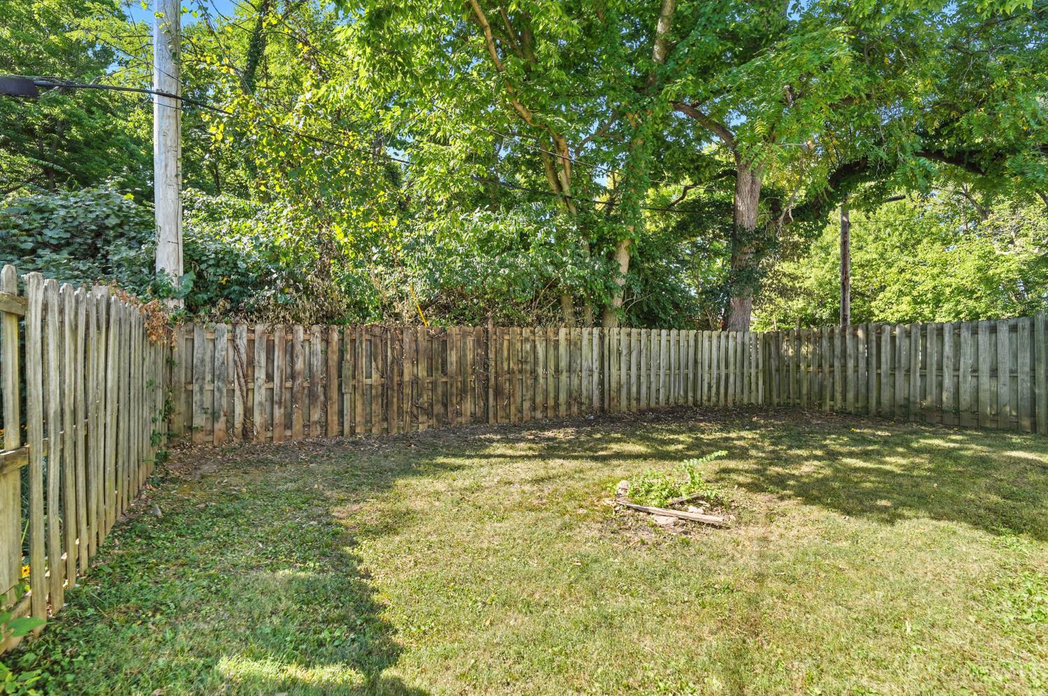 1102 E Lindsey Avenue