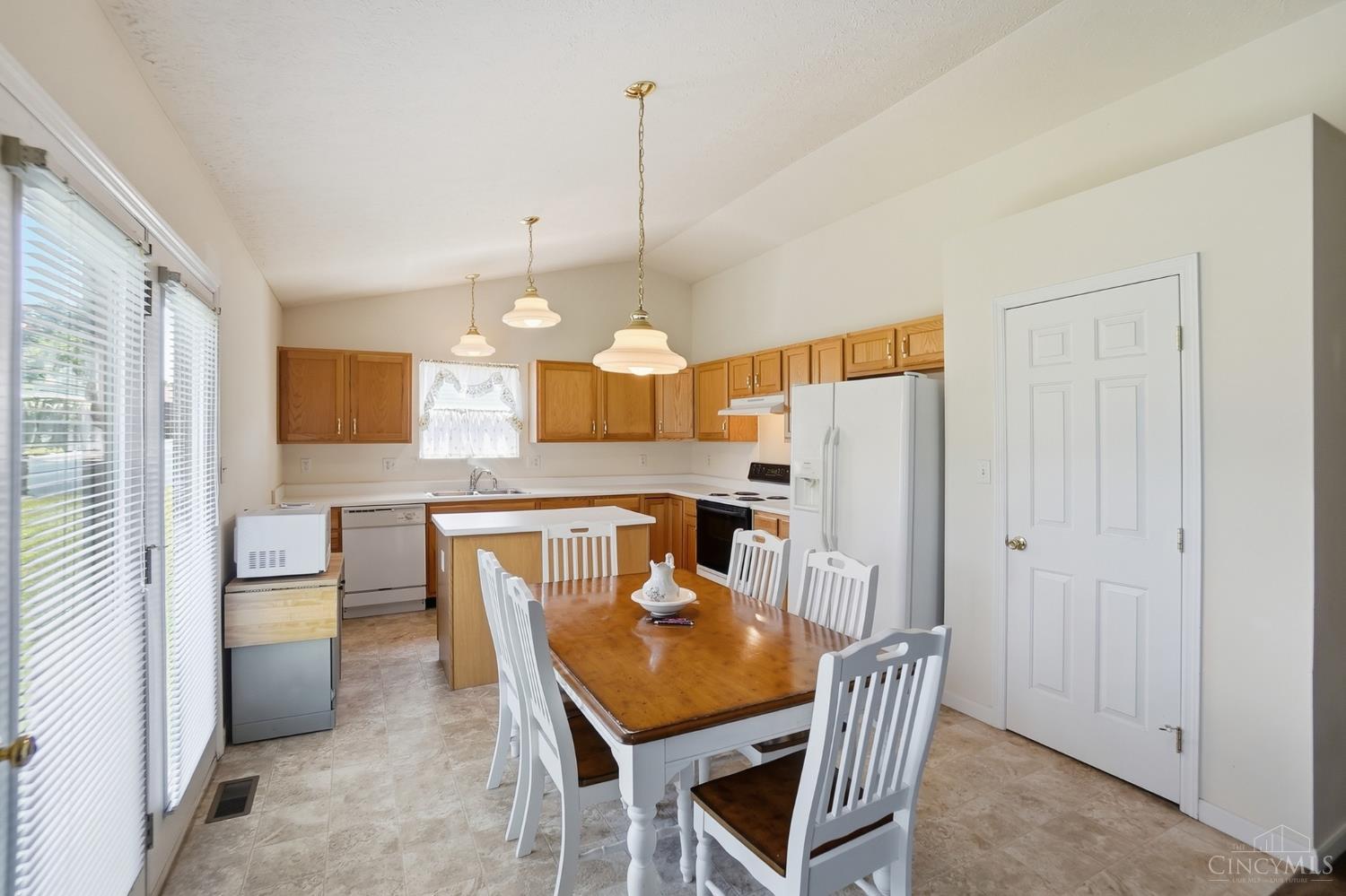 22 Meadowcrest Drive