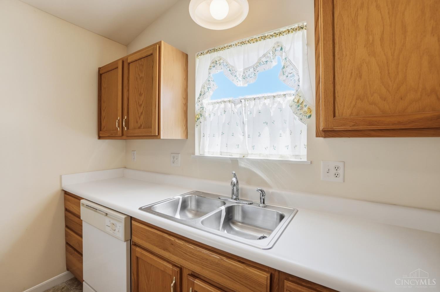 22 Meadowcrest Drive