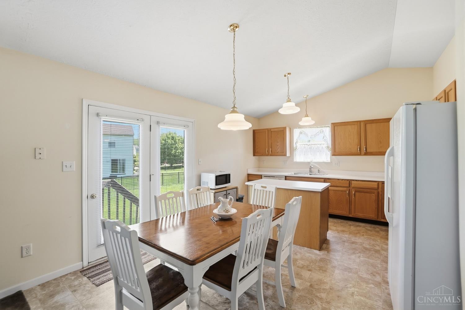 22 Meadowcrest Drive