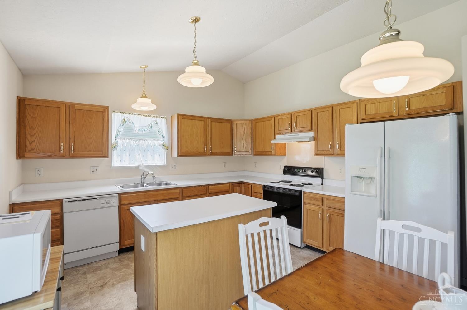 22 Meadowcrest Drive