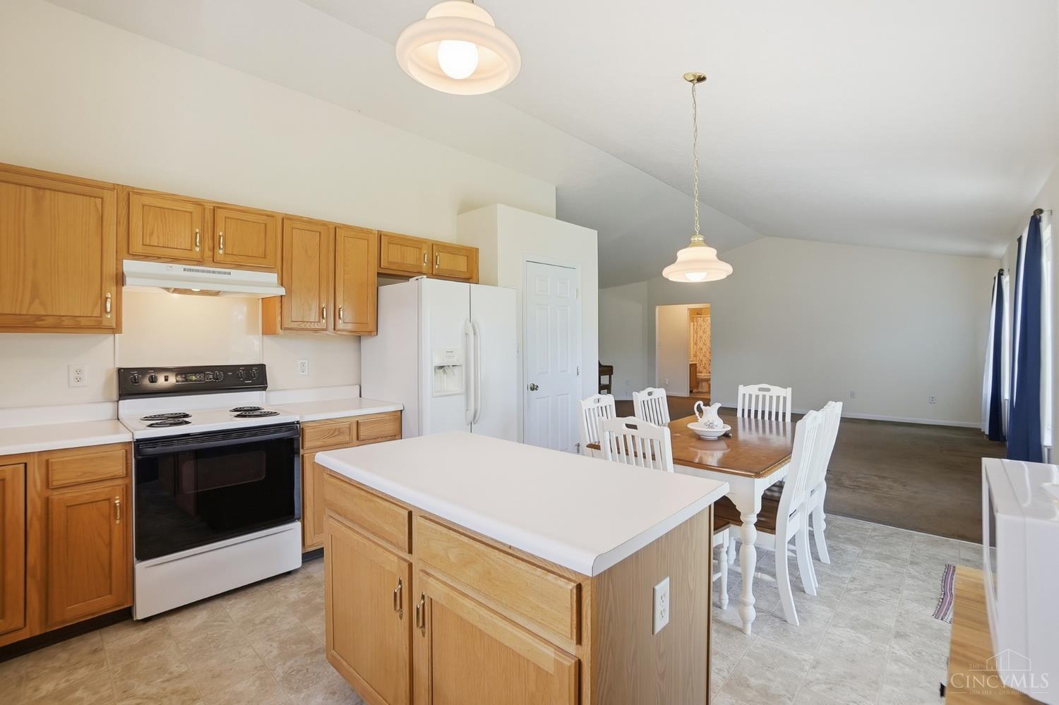 22 Meadowcrest Drive