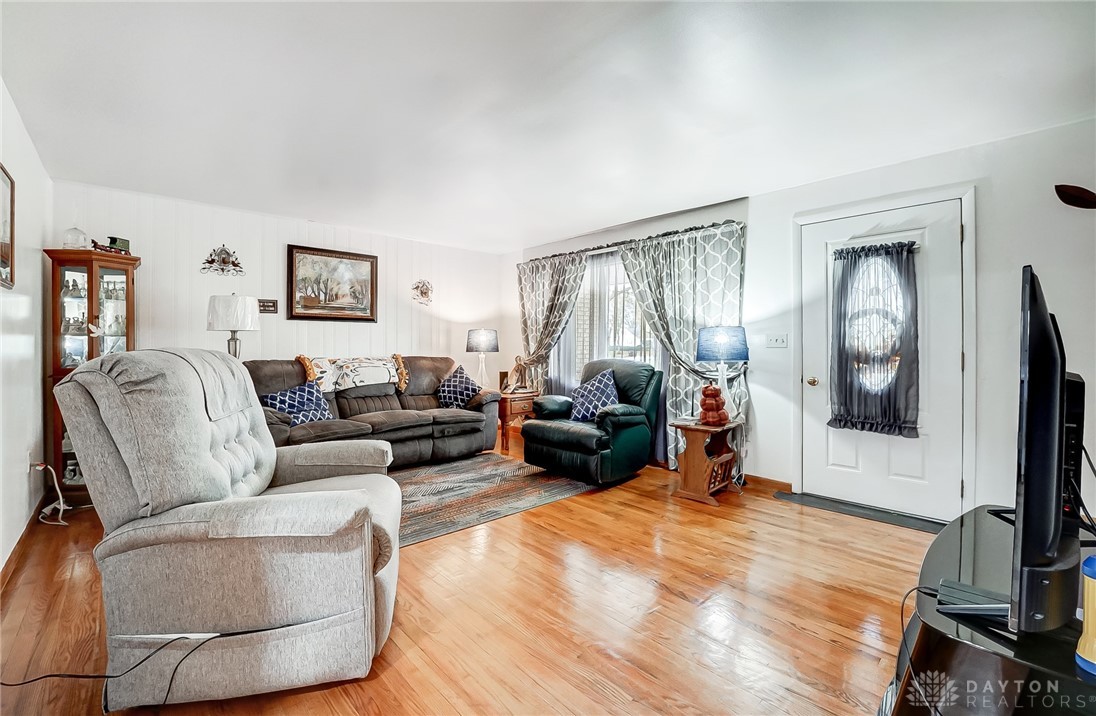 647 W Crescent Lane