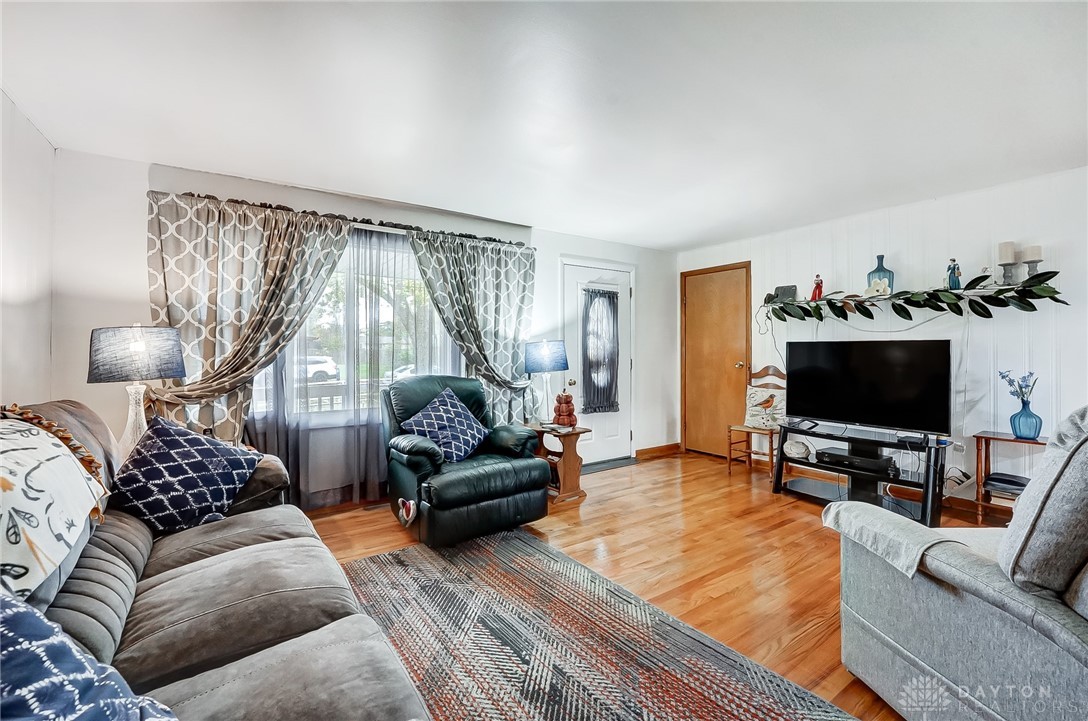 647 W Crescent Lane