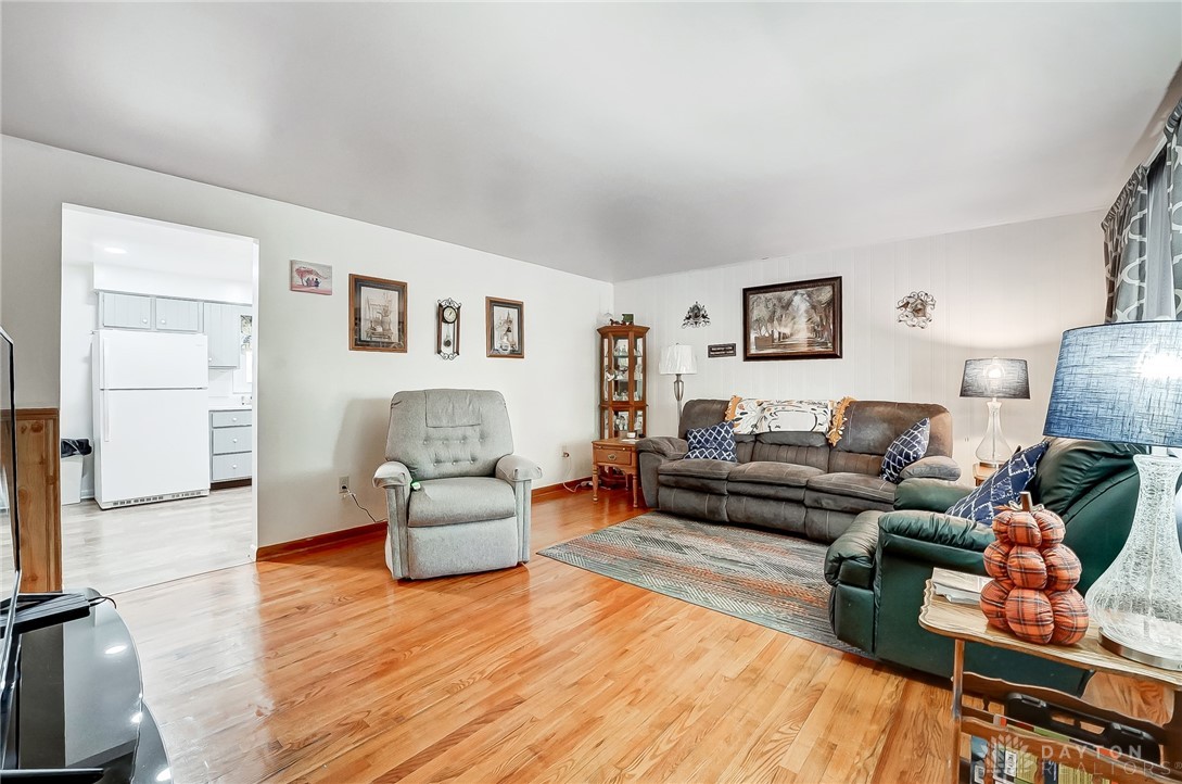 647 W Crescent Lane