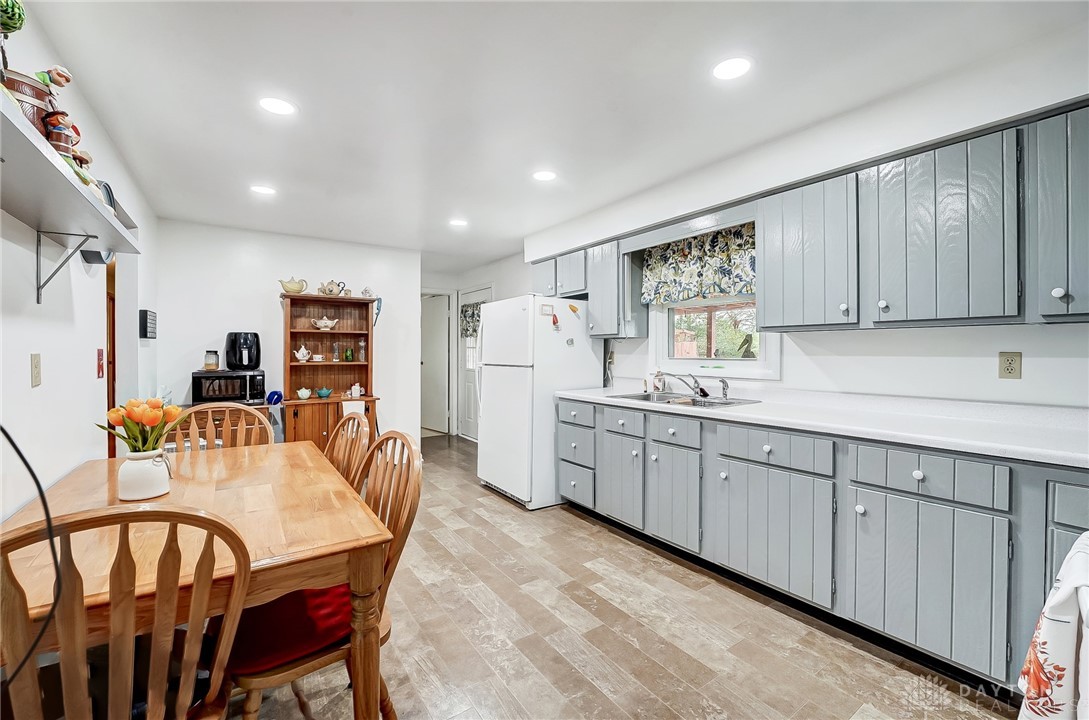 647 W Crescent Lane