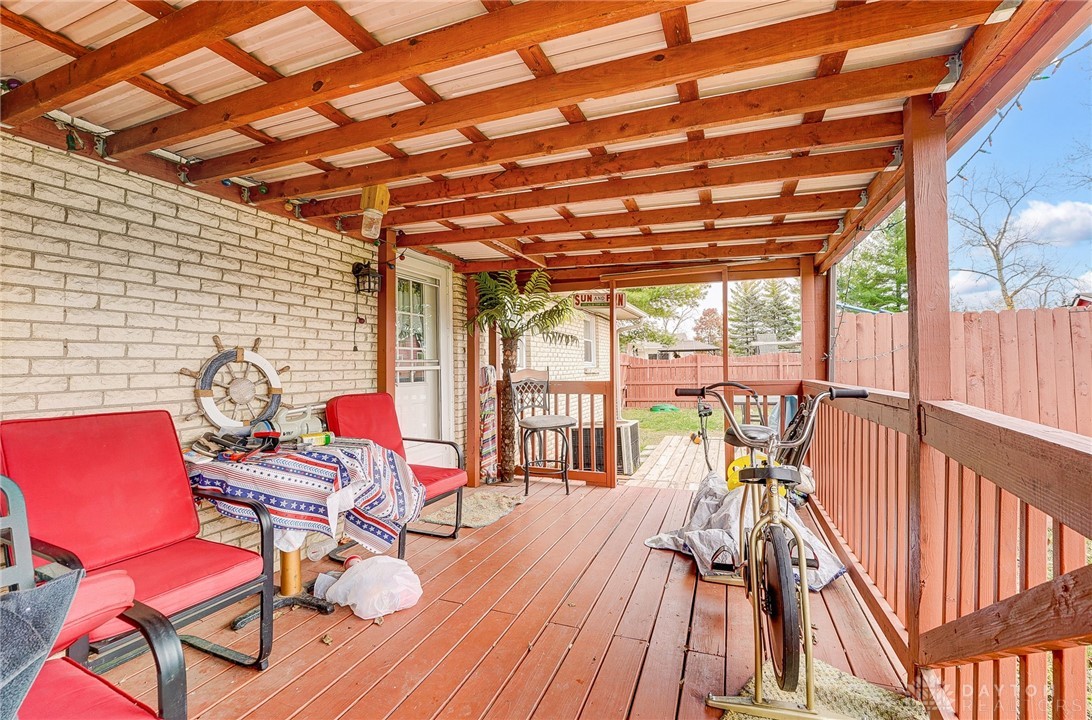 647 W Crescent Lane