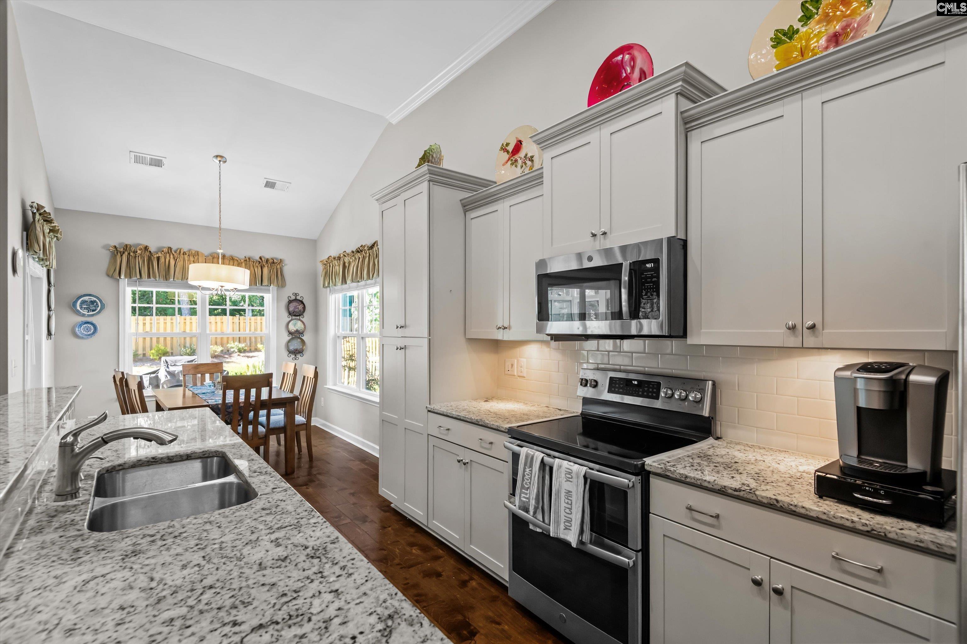 140 Fitzwarin Court